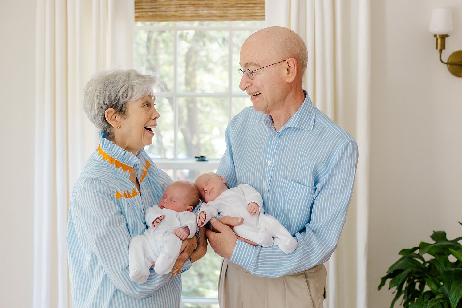 sarah-schmidt-photography-dc-newborn-photographer-washington-dc-twin-newborn-photography-natural-light_0028.jpg