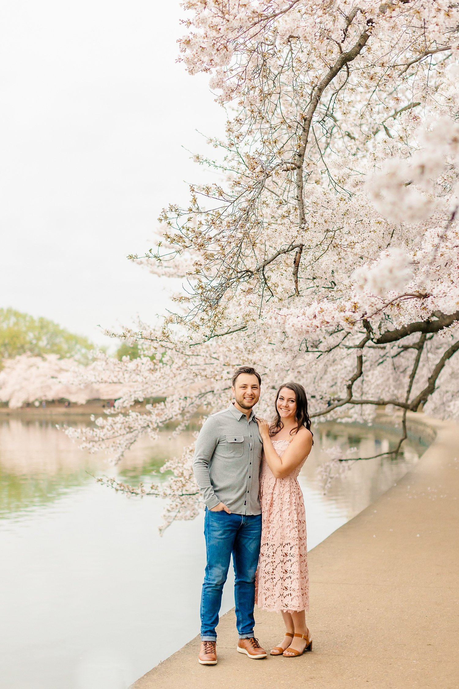 sarah-schmidt-photography-dc-wedding-photographer-tidal-basin-cherry-blossom-engagement-session_0001.jpg