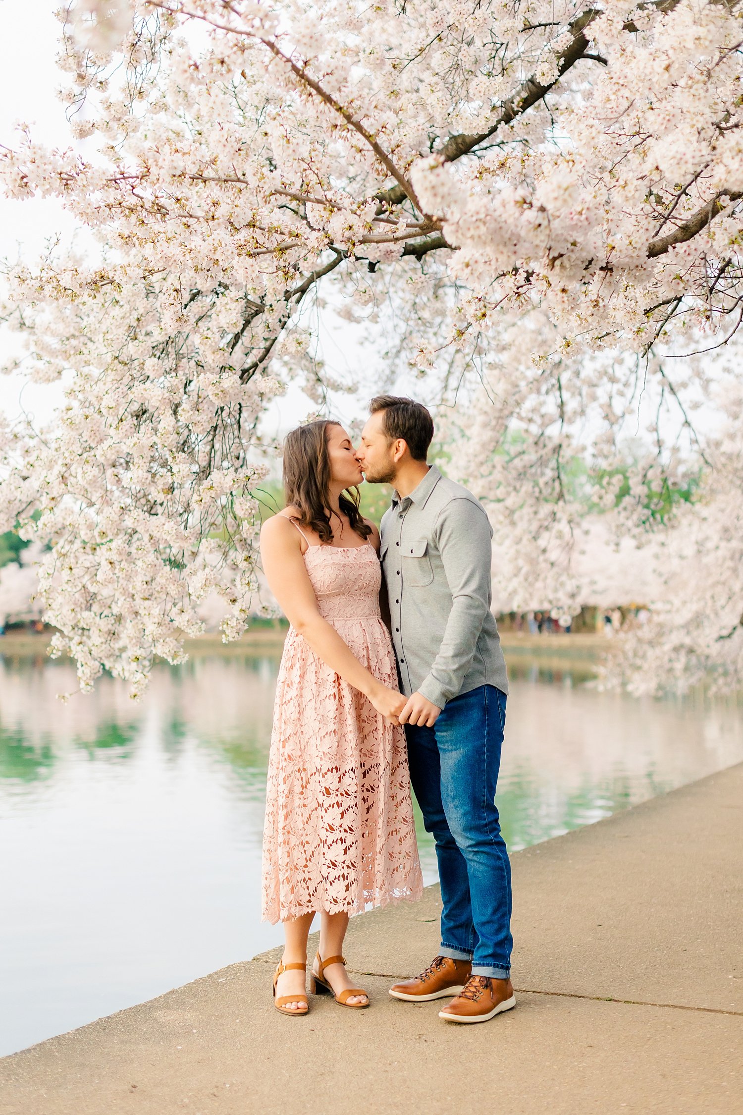 sarah-schmidt-photography-dc-wedding-photographer-tidal-basin-cherry-blossom-engagement-session_0005.jpg