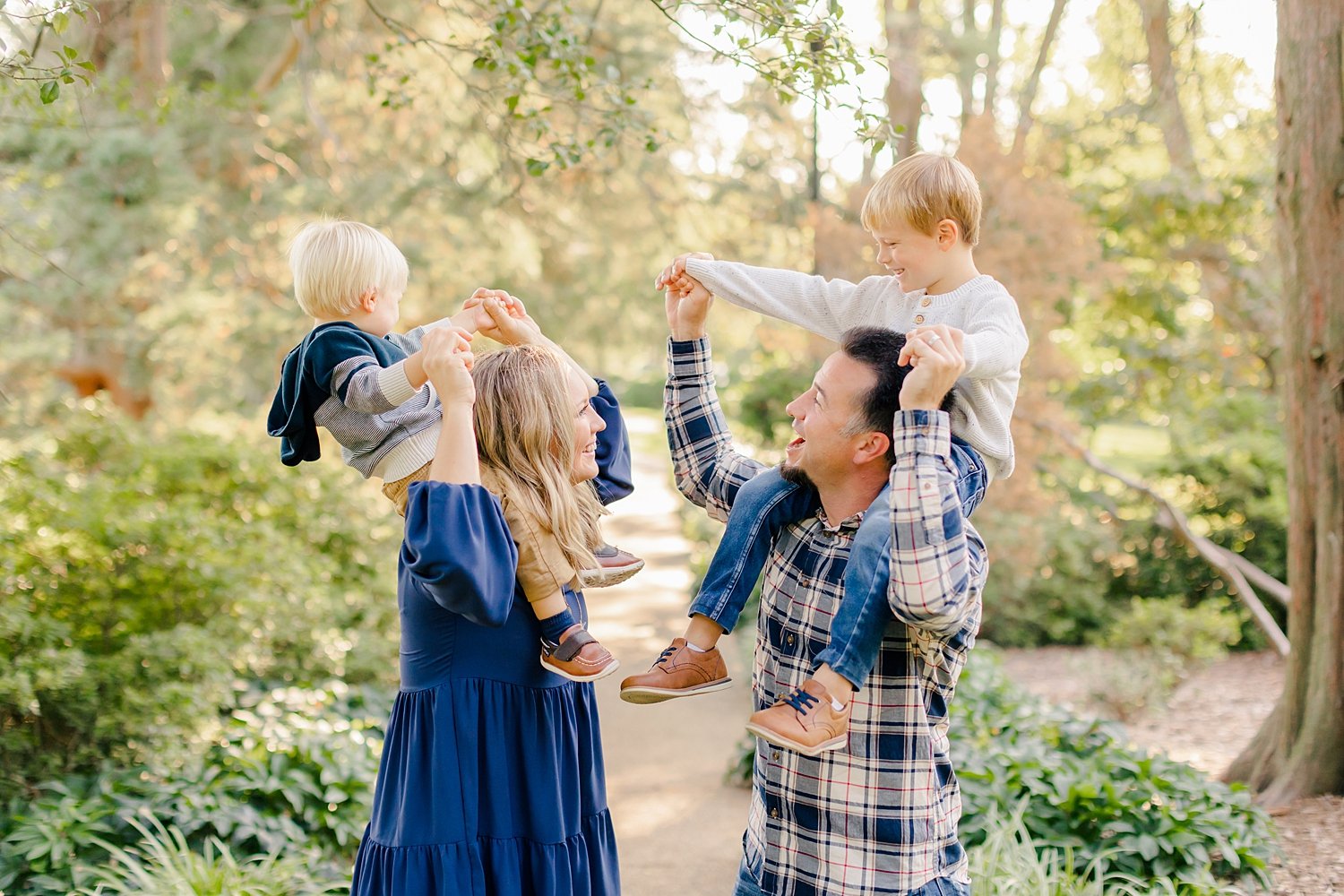 sarah-schmidt-photography-virginia-family-photographer-fall-park-family-session-in-alexandria-virginia_0014.jpg