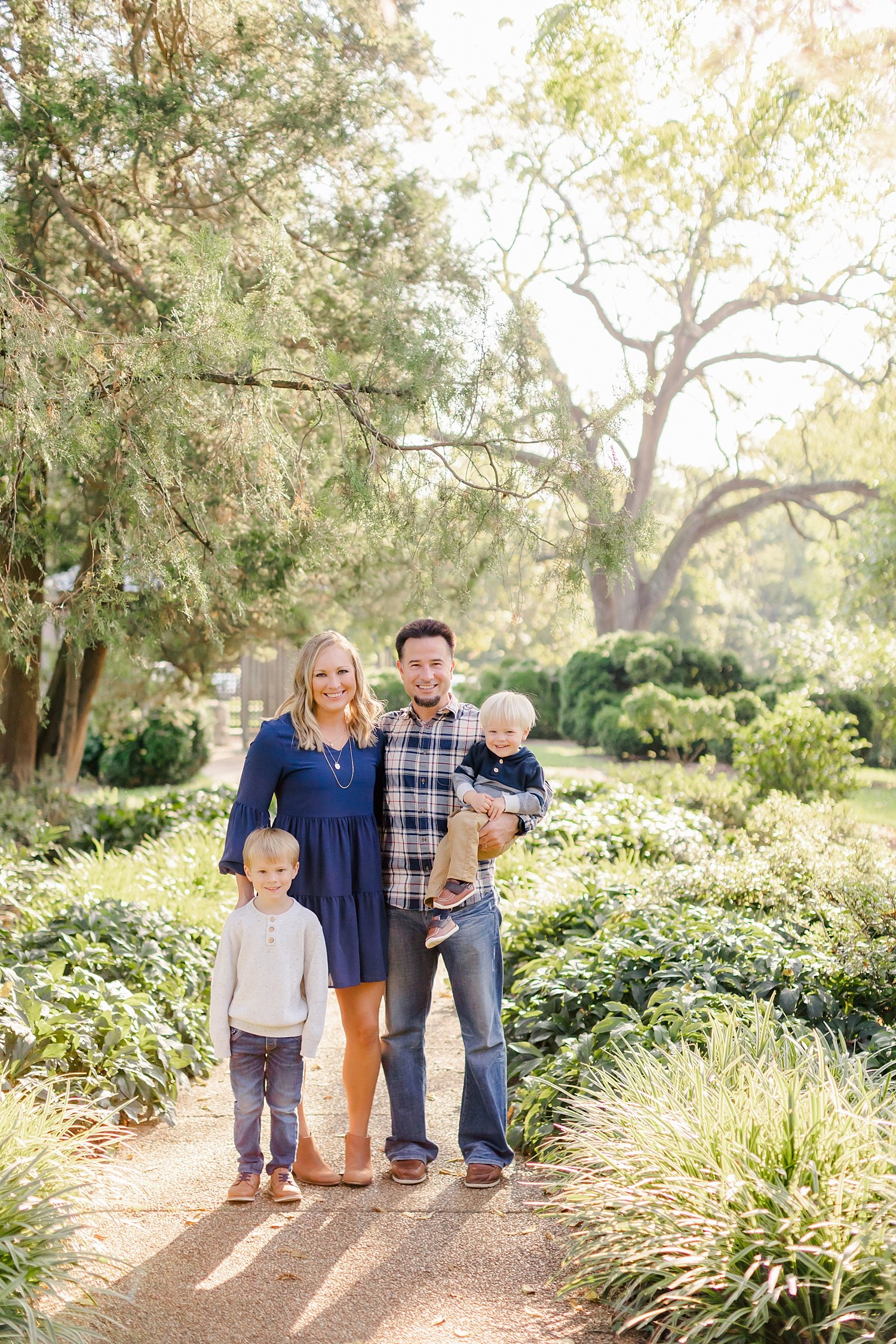 sarah-schmidt-photography-virginia-family-photographer-fall-park-family-session-in-alexandria-virginia_0001.jpg