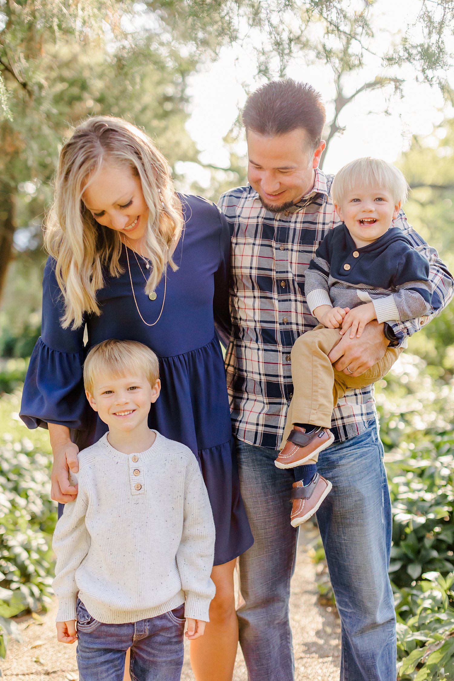 sarah-schmidt-photography-virginia-family-photographer-fall-park-family-session-in-alexandria-virginia_0003.jpg