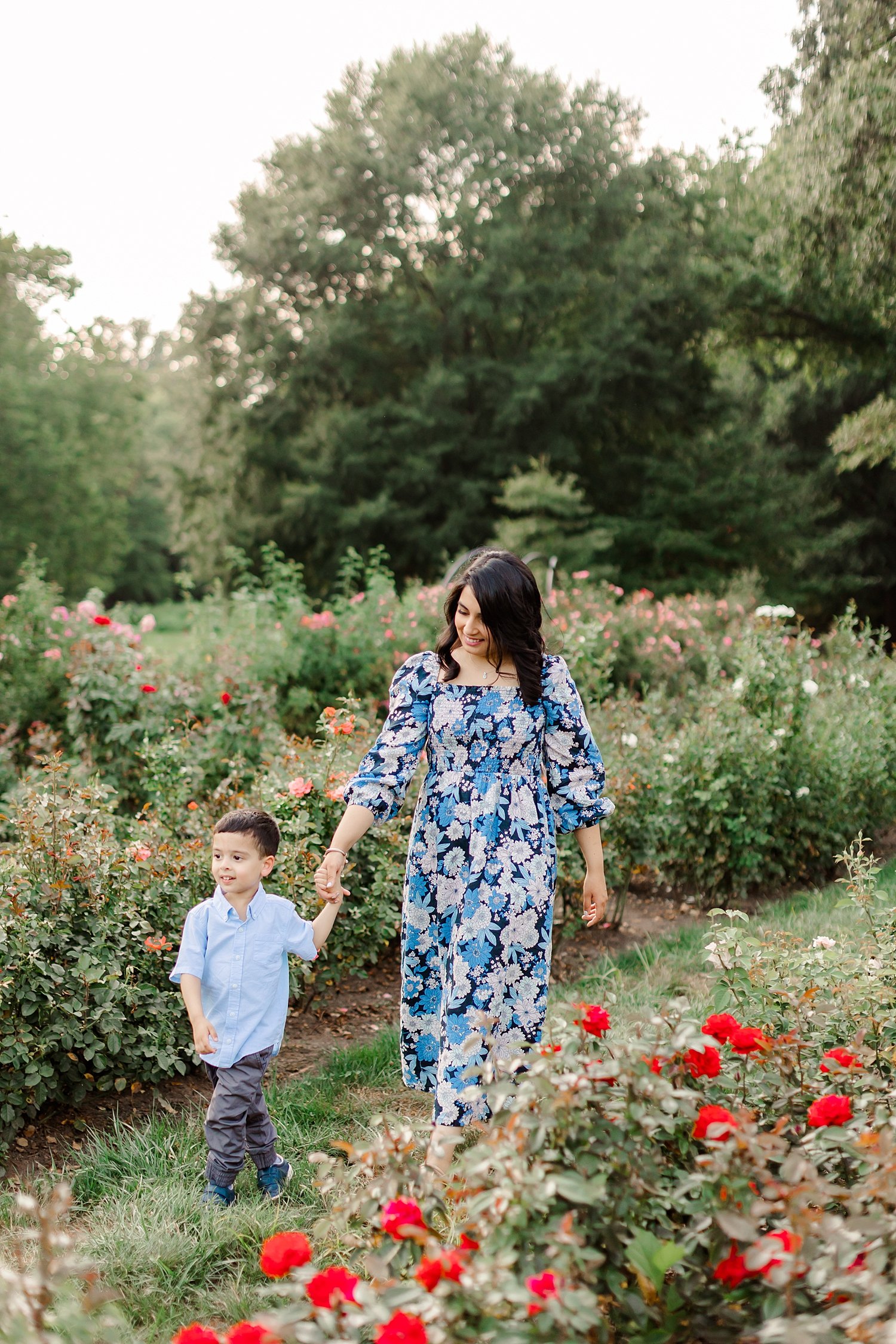 sarah-schmidt-photography-virginia-family-photographer-garden-family-session_0012.jpg