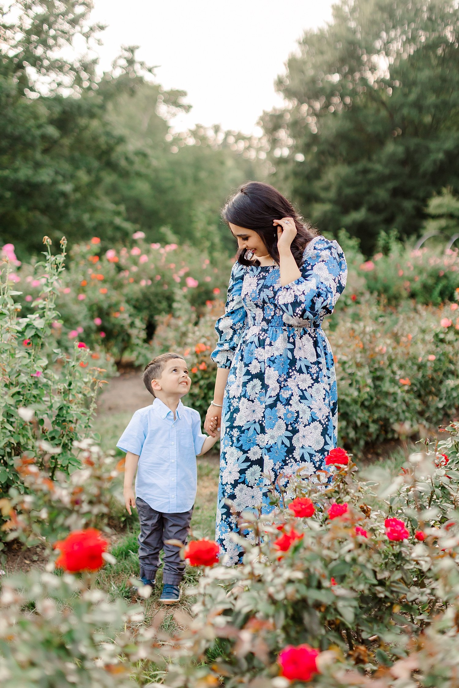 sarah-schmidt-photography-virginia-family-photographer-garden-family-session_0013.jpg