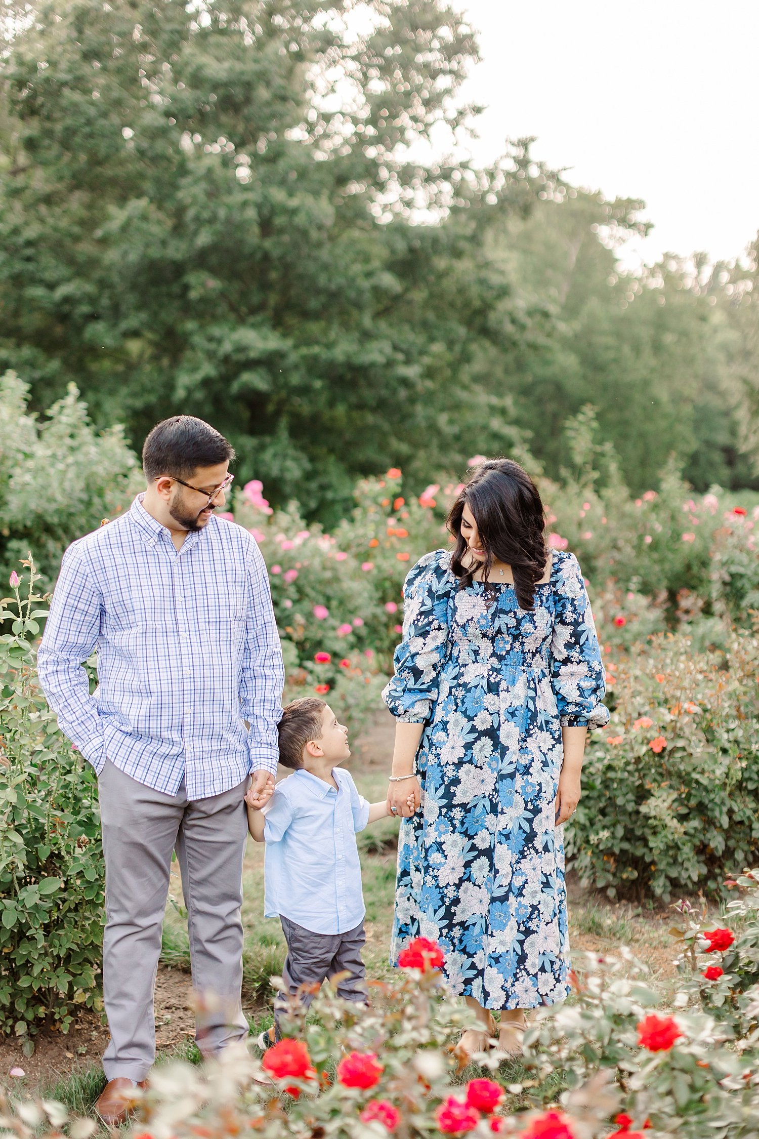 sarah-schmidt-photography-virginia-family-photographer-garden-family-session_0015.jpg