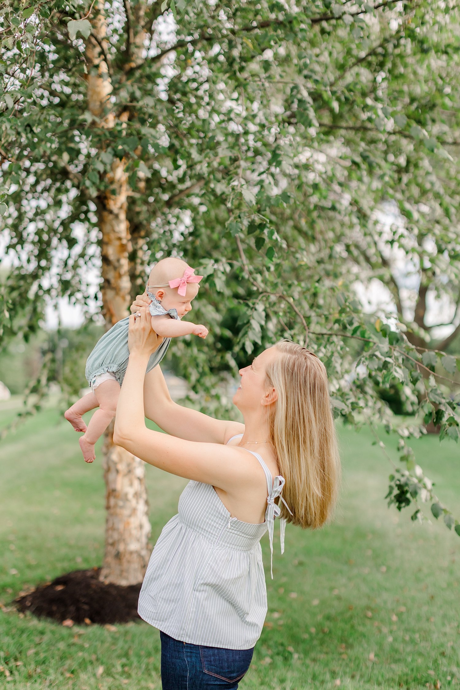 sarah-schmidt-photography-virginia-family-photographer-summer-family-session-in-a-virginia-field_0011.jpg