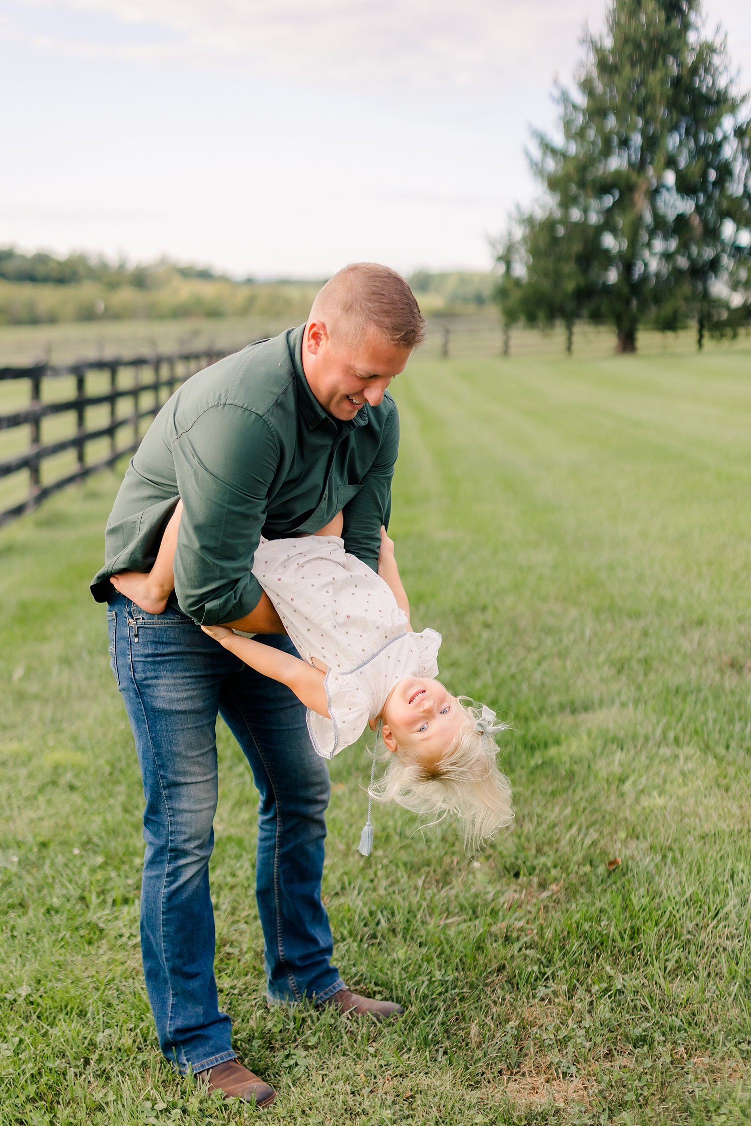 sarah-schmidt-photography-virginia-family-photographer-summer-family-session-in-a-virginia-field_0020.jpg