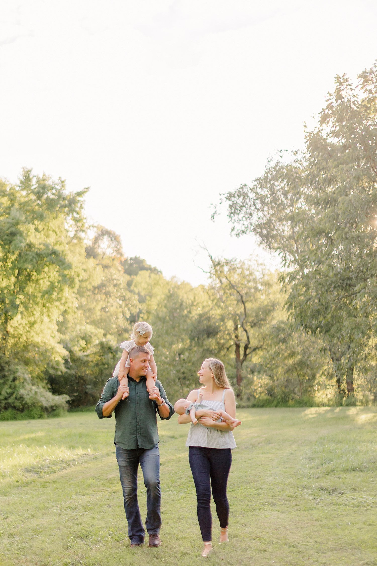 sarah-schmidt-photography-virginia-family-photographer-summer-family-session-in-a-virginia-field_0036.jpg