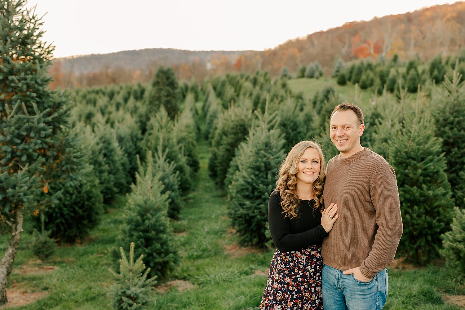 sarah-schmidt-photography-virginia-family-photographer-virginia-christmas-tree-farm-family-session-2023_0022.jpg