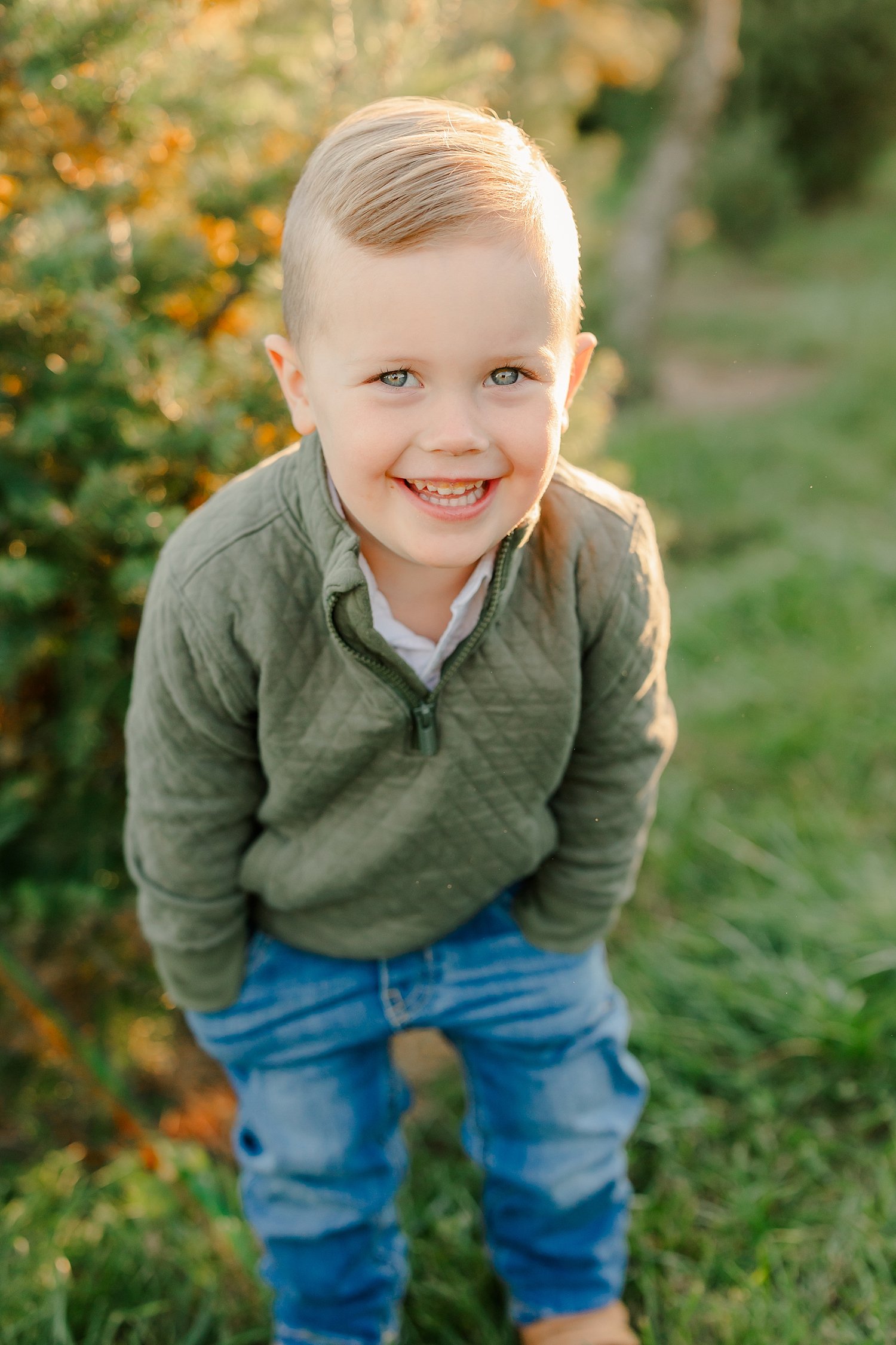 sarah-schmidt-photography-virginia-family-photographer-virginia-christmas-tree-farm-family-session-2023_0004.jpg