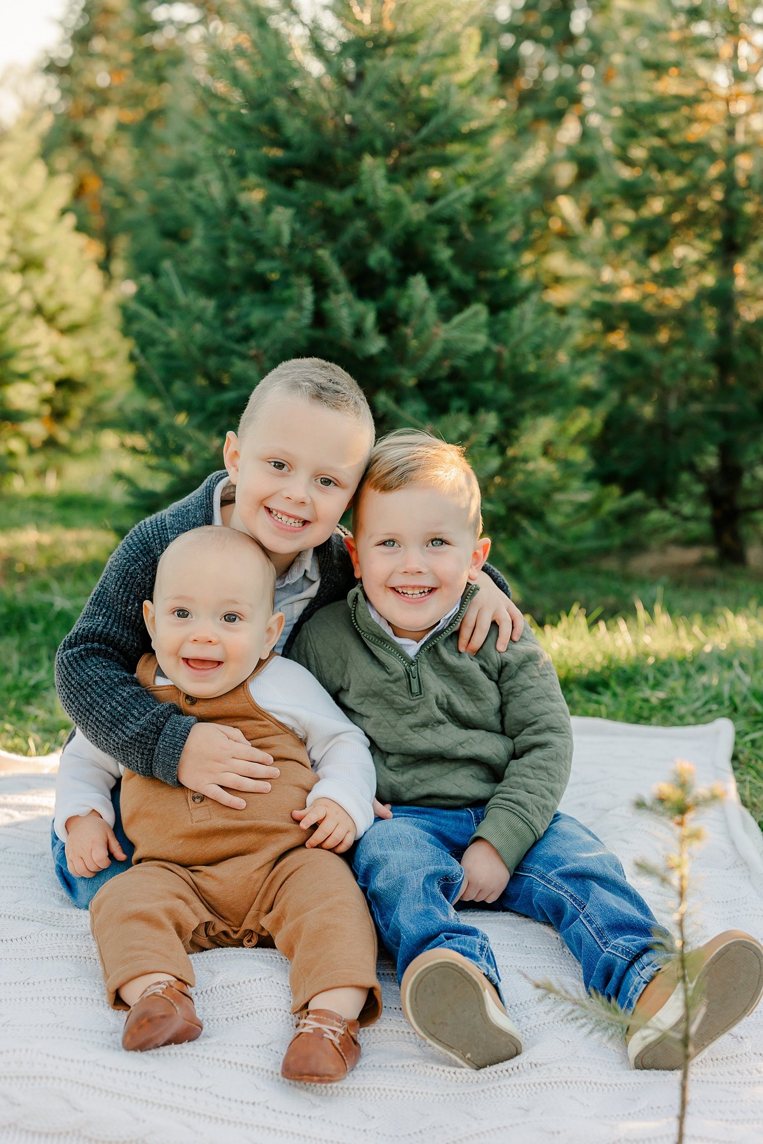 sarah-schmidt-photography-virginia-family-photographer-virginia-christmas-tree-farm-family-session-2023_0002.jpg