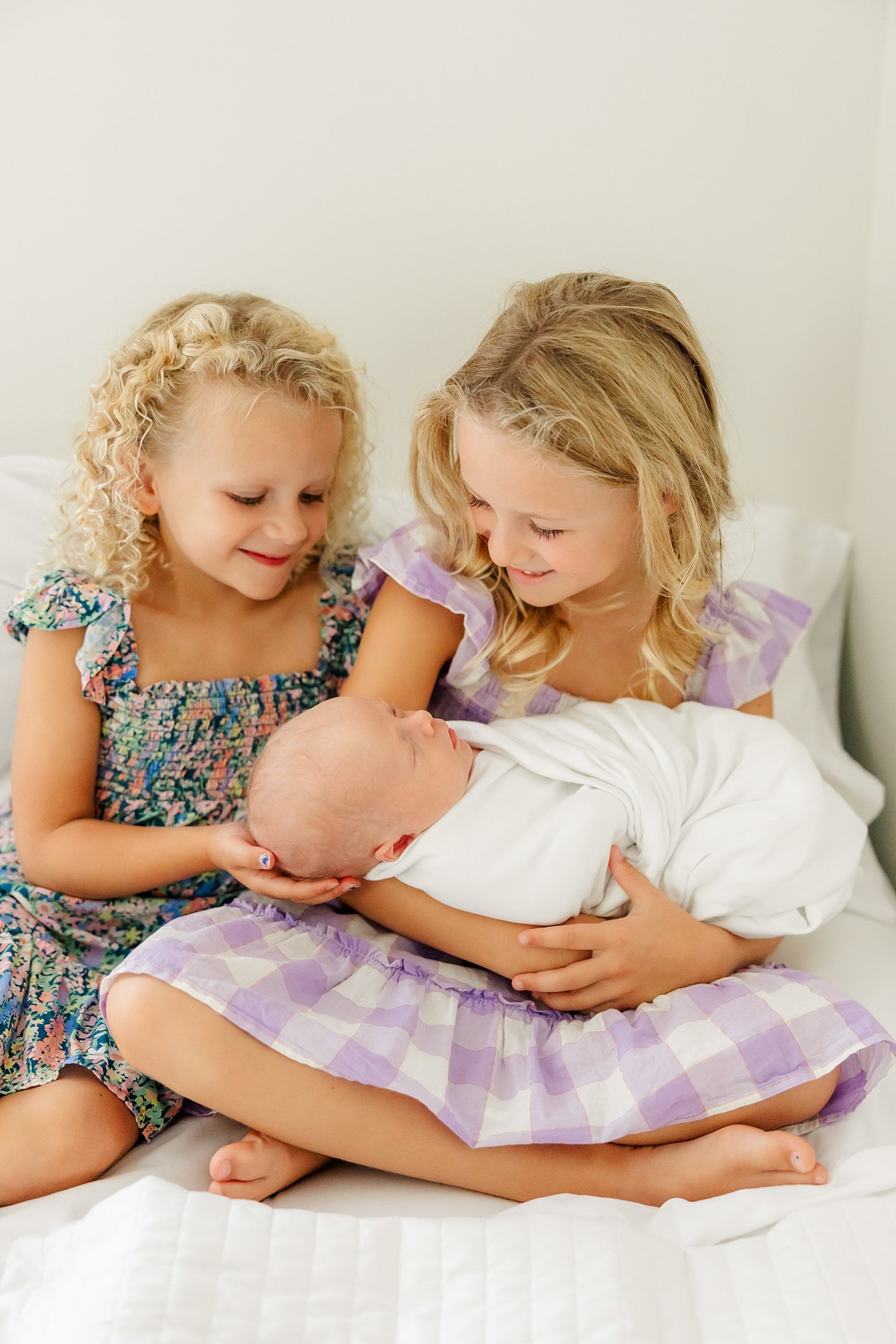 sarah-schmidt-photography-virginia-newborn-photographer-outdoor-newborn-session-with-siblings_0005.jpg