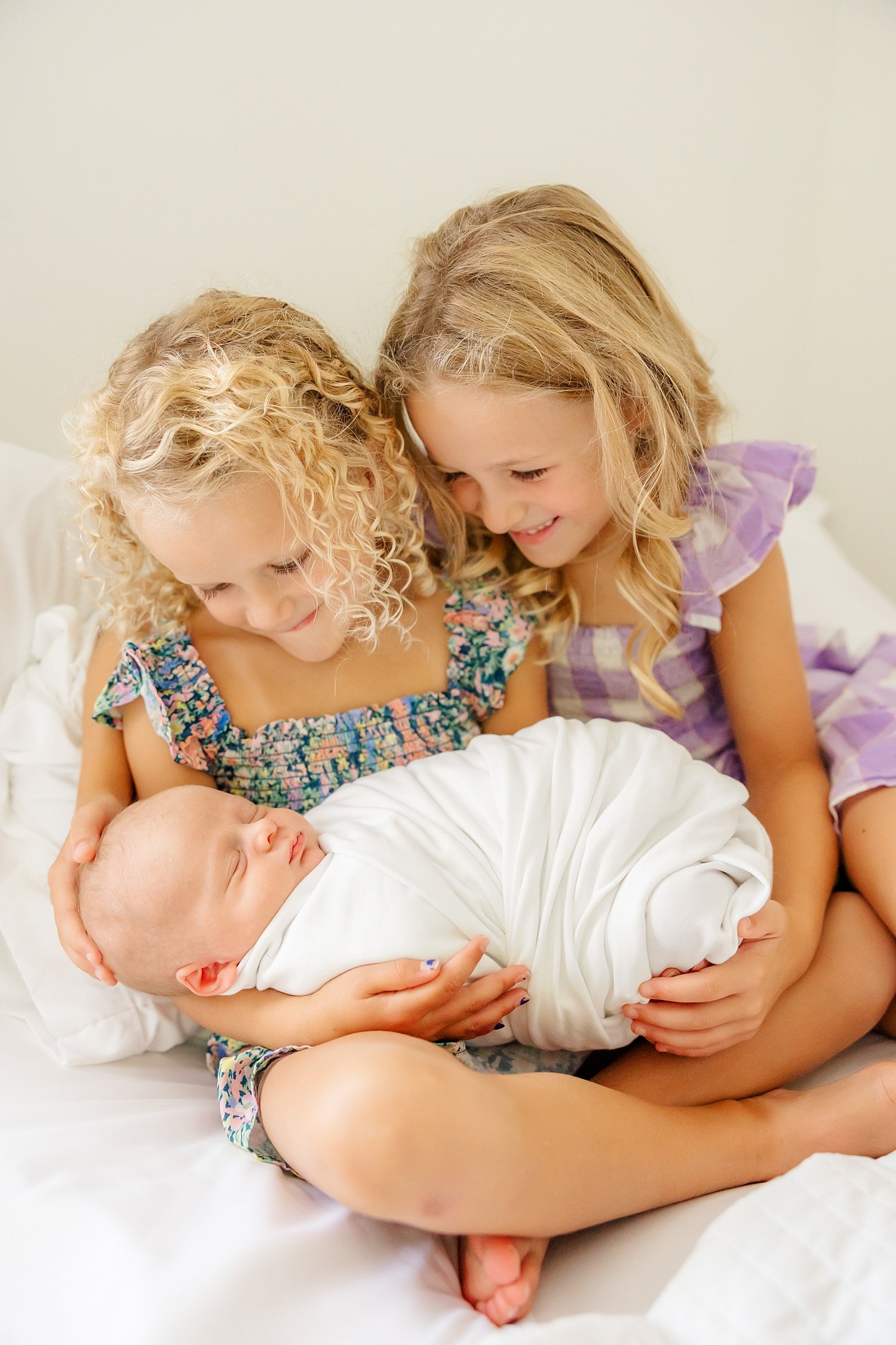 sarah-schmidt-photography-virginia-newborn-photographer-outdoor-newborn-session-with-siblings_0012.jpg