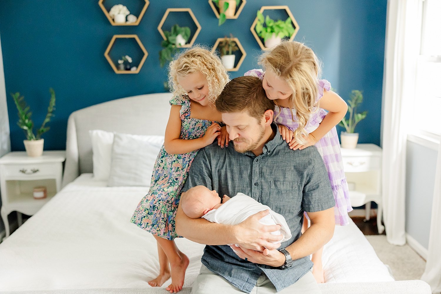 sarah-schmidt-photography-virginia-newborn-photographer-outdoor-newborn-session-with-siblings_0046.jpg