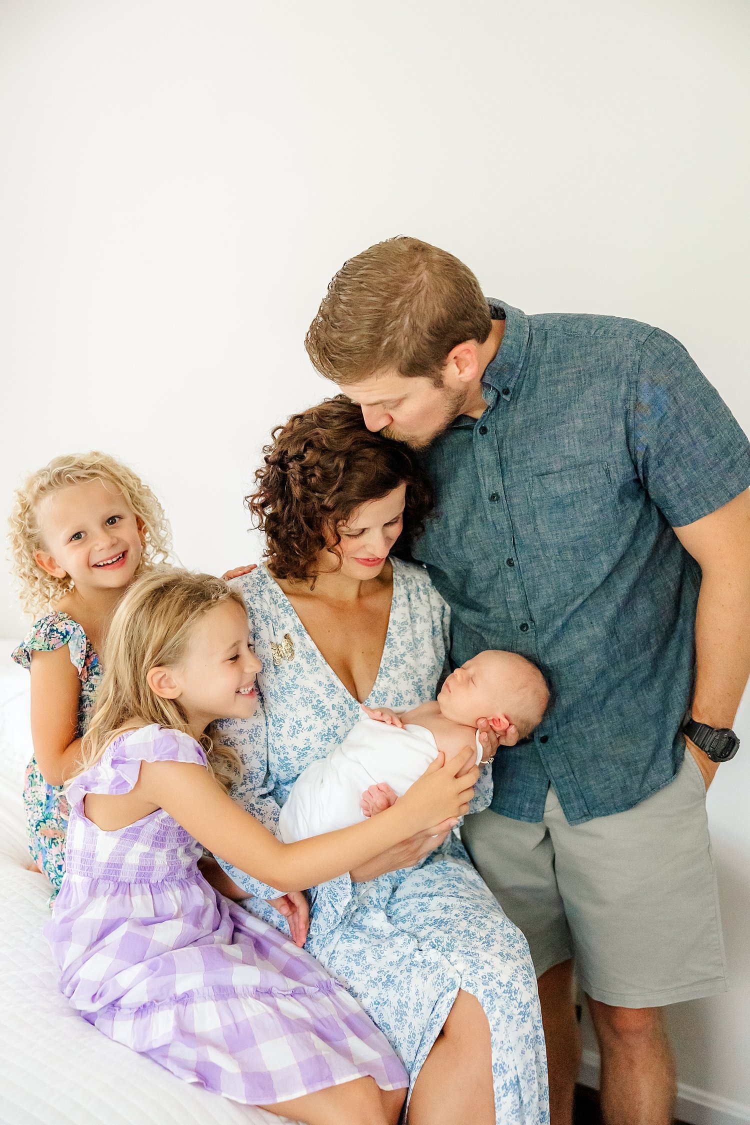 sarah-schmidt-photography-virginia-newborn-photographer-outdoor-newborn-session-with-siblings_0051.jpg