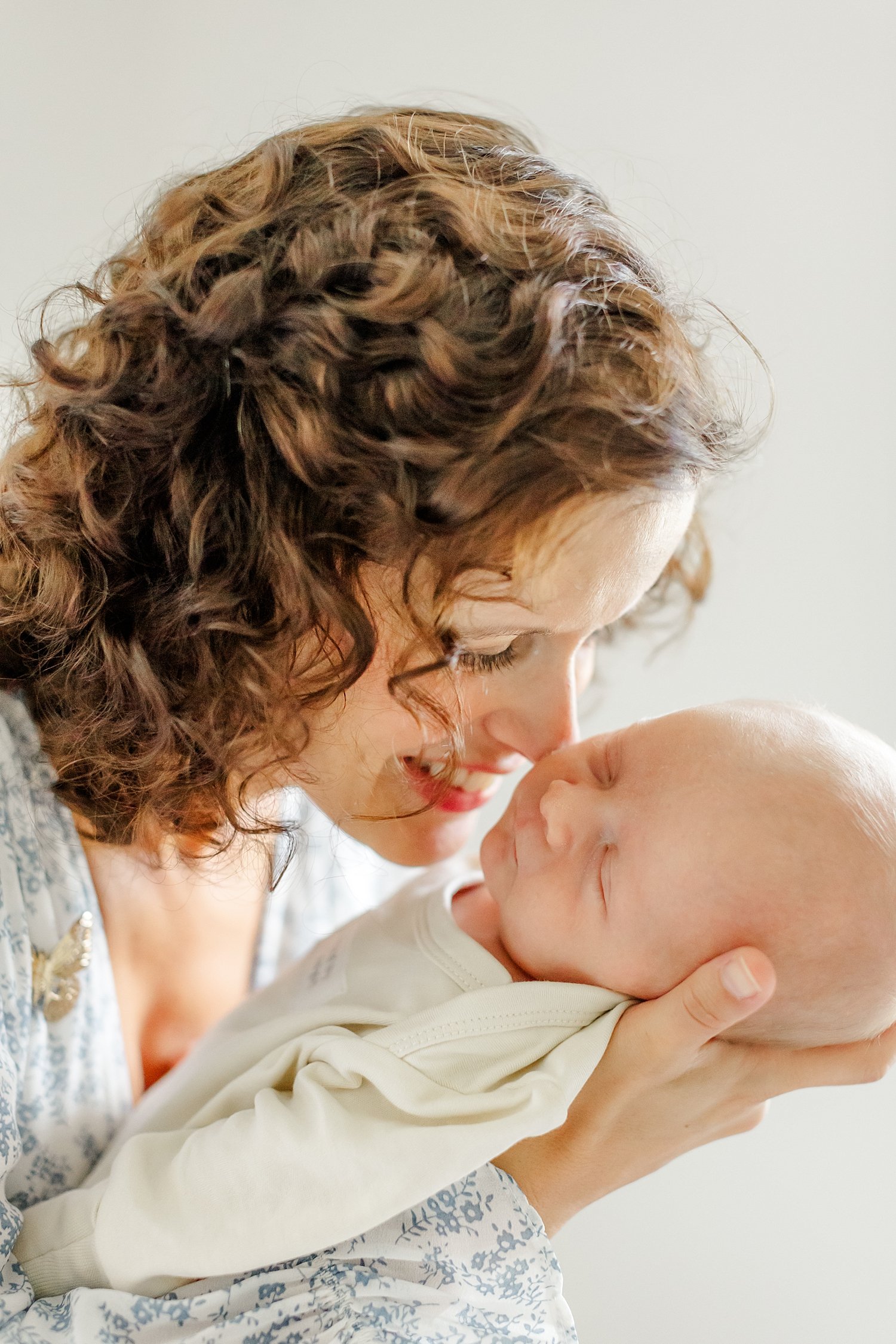 sarah-schmidt-photography-virginia-newborn-photographer-outdoor-newborn-session-with-siblings_0065.jpg