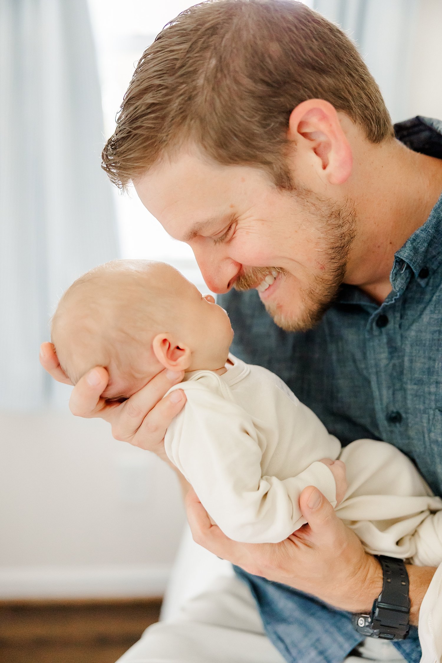 sarah-schmidt-photography-virginia-newborn-photographer-outdoor-newborn-session-with-siblings_0067.jpg