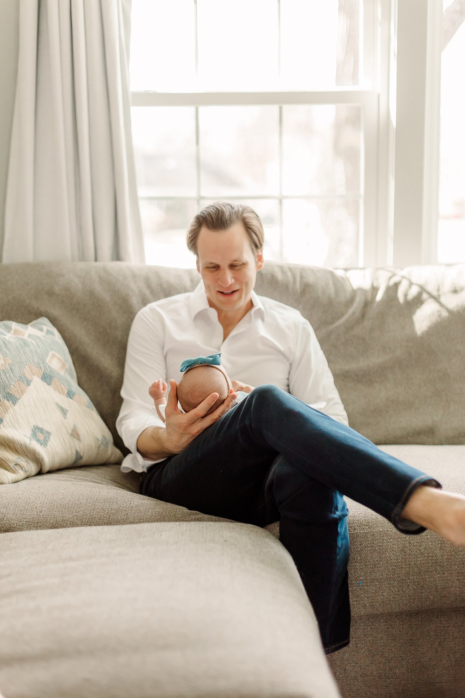 sarah-schmidt-photography-virginia-newborn-photographer-relaxed-in-home-newborn-session_0002.jpg