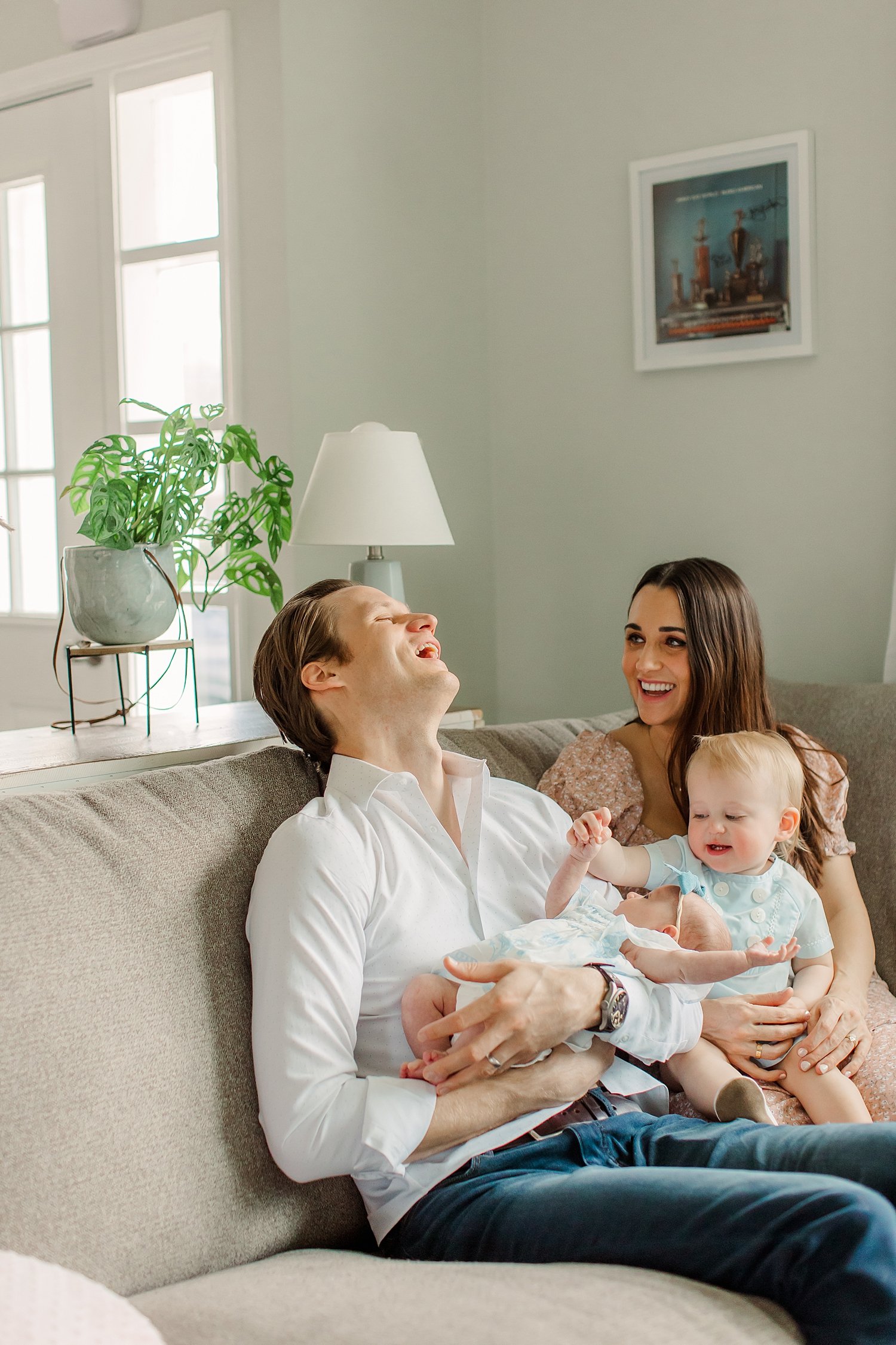 sarah-schmidt-photography-virginia-newborn-photographer-relaxed-in-home-newborn-session_0010.jpg