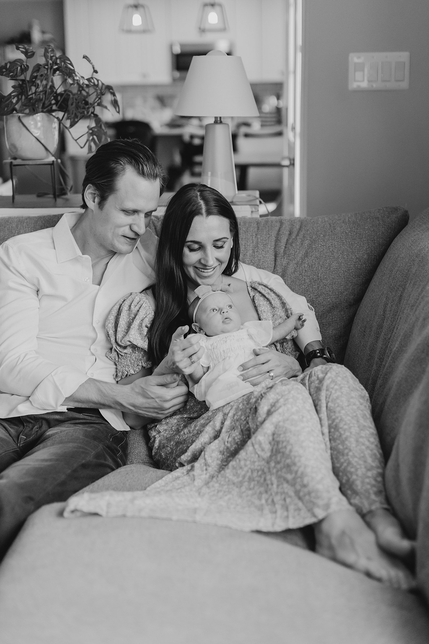 sarah-schmidt-photography-virginia-newborn-photographer-relaxed-in-home-newborn-session_0021.jpg