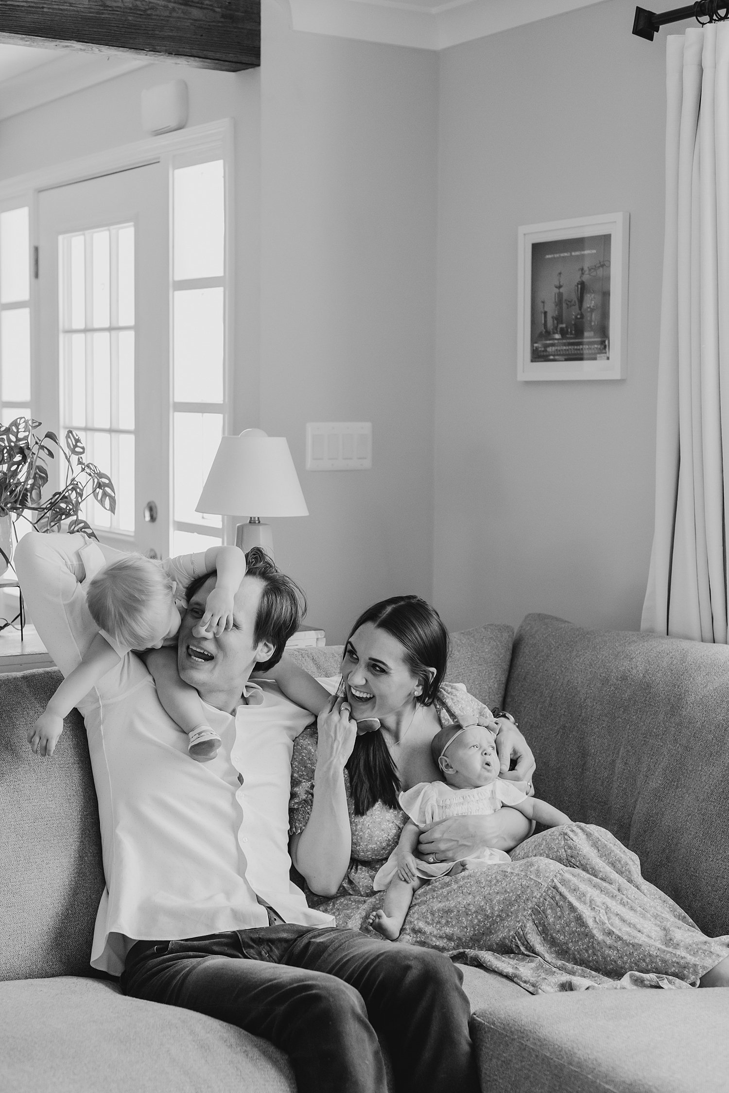 sarah-schmidt-photography-virginia-newborn-photographer-relaxed-in-home-newborn-session_0023.jpg