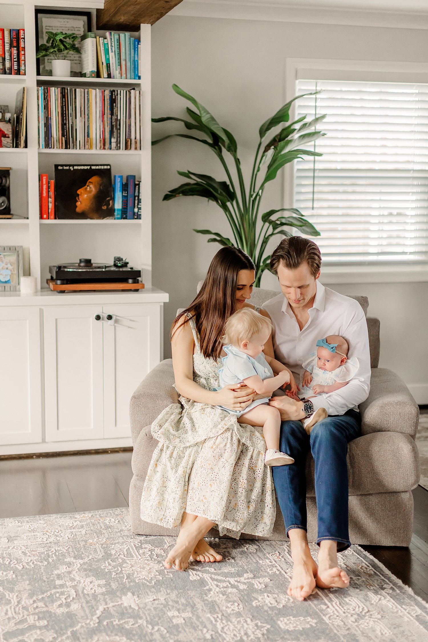 sarah-schmidt-photography-virginia-newborn-photographer-relaxed-in-home-newborn-session_0048.jpg