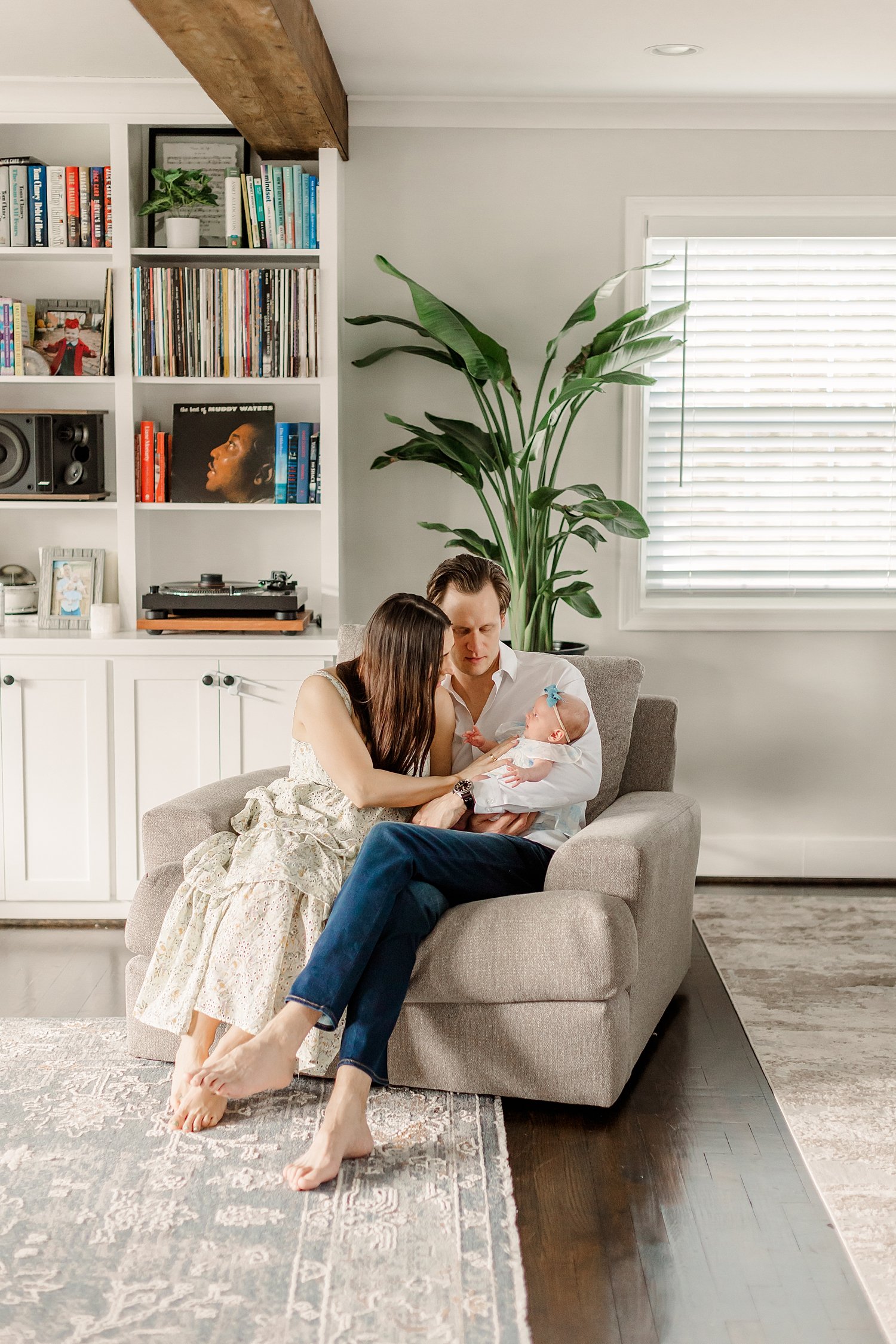 sarah-schmidt-photography-virginia-newborn-photographer-relaxed-in-home-newborn-session_0050.jpg