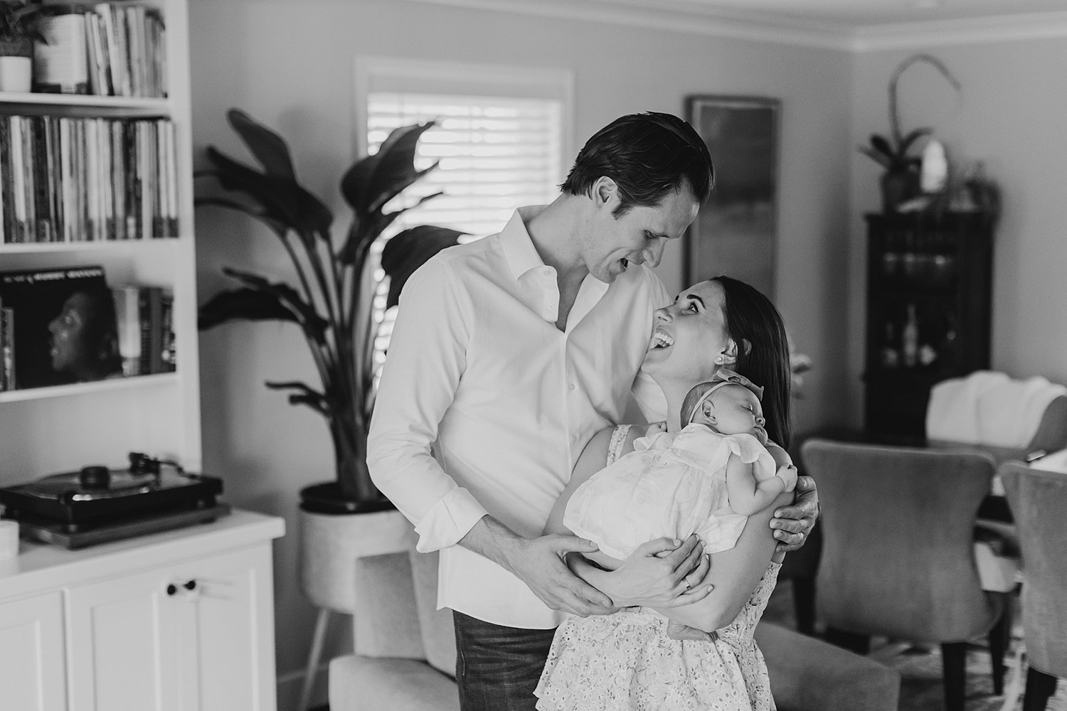 sarah-schmidt-photography-virginia-newborn-photographer-relaxed-in-home-newborn-session_0065.jpg