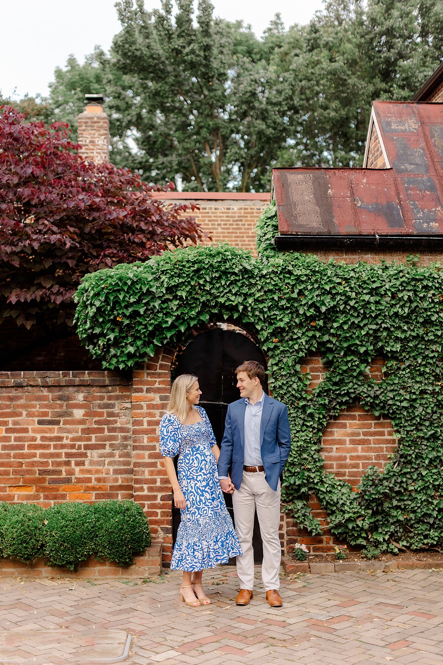 sarah-schmidt-photography-virginia-wedding-photographer-classic-old-town-alexandira-engagement-session_0001.jpg