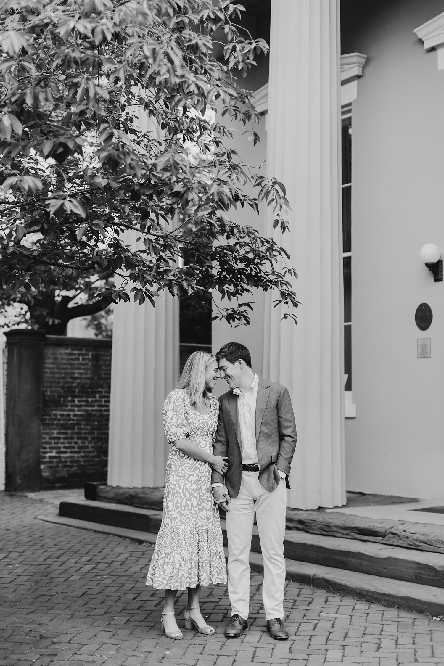 sarah-schmidt-photography-virginia-wedding-photographer-classic-old-town-alexandira-engagement-session_0008.jpg