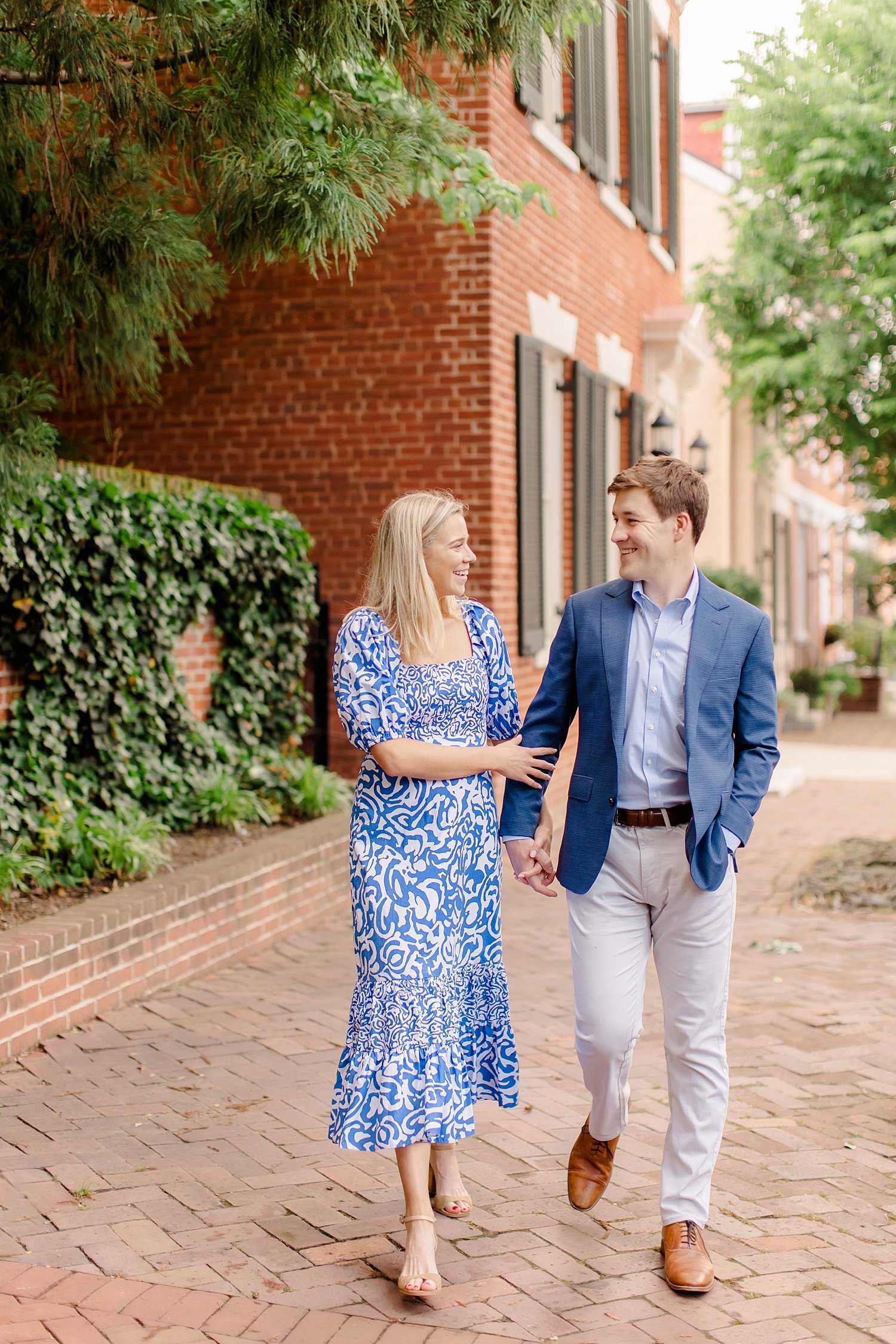 sarah-schmidt-photography-virginia-wedding-photographer-classic-old-town-alexandira-engagement-session_0013.jpg