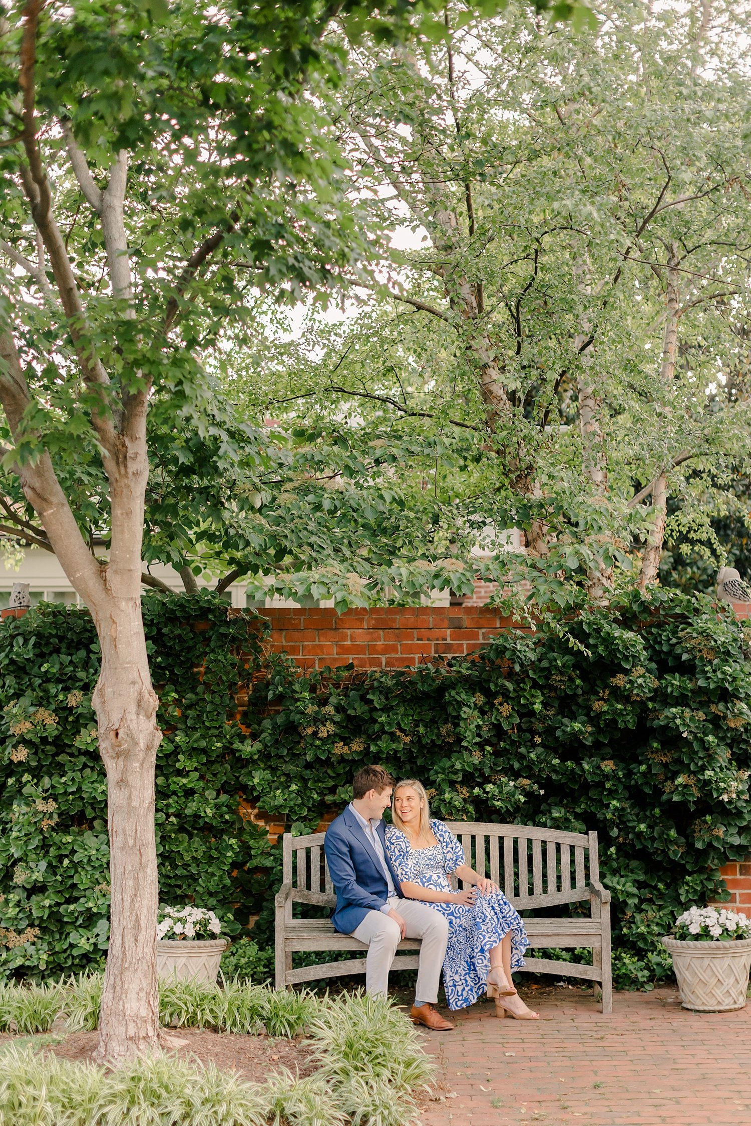 sarah-schmidt-photography-virginia-wedding-photographer-classic-old-town-alexandira-engagement-session_0016.jpg