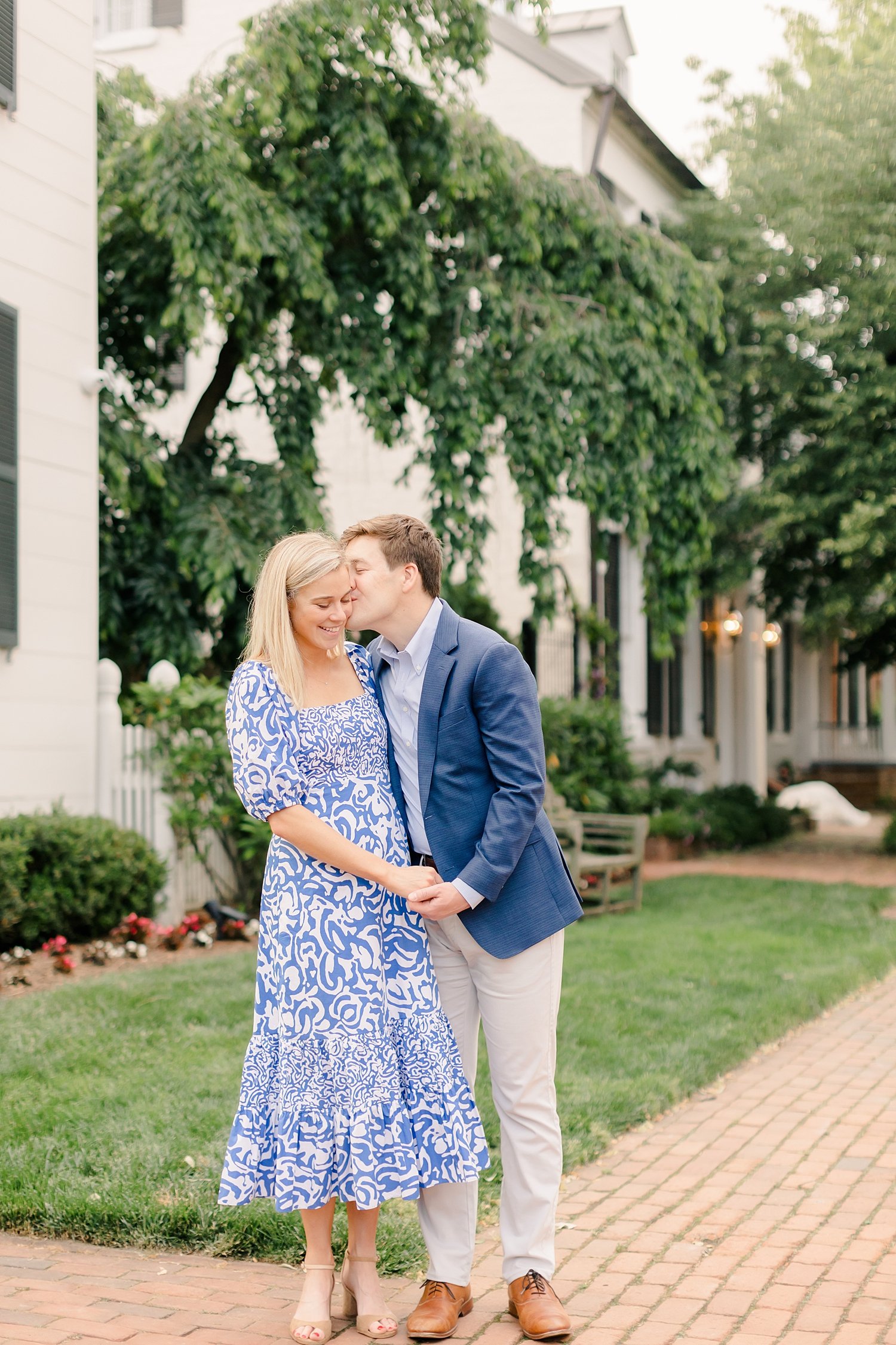 sarah-schmidt-photography-virginia-wedding-photographer-classic-old-town-alexandira-engagement-session_0020.jpg