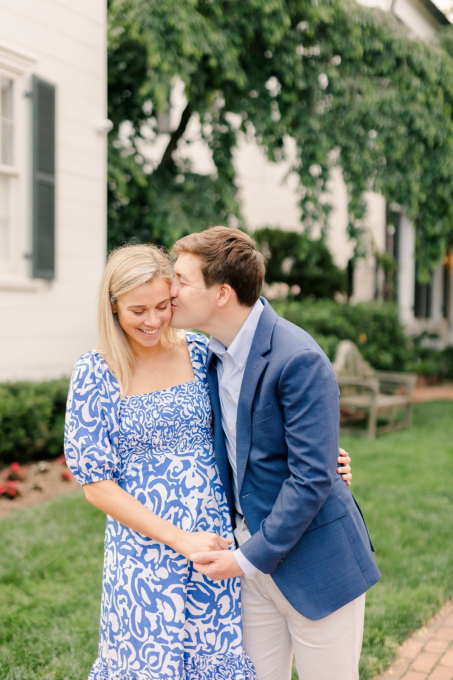 sarah-schmidt-photography-virginia-wedding-photographer-classic-old-town-alexandira-engagement-session_0019.jpg