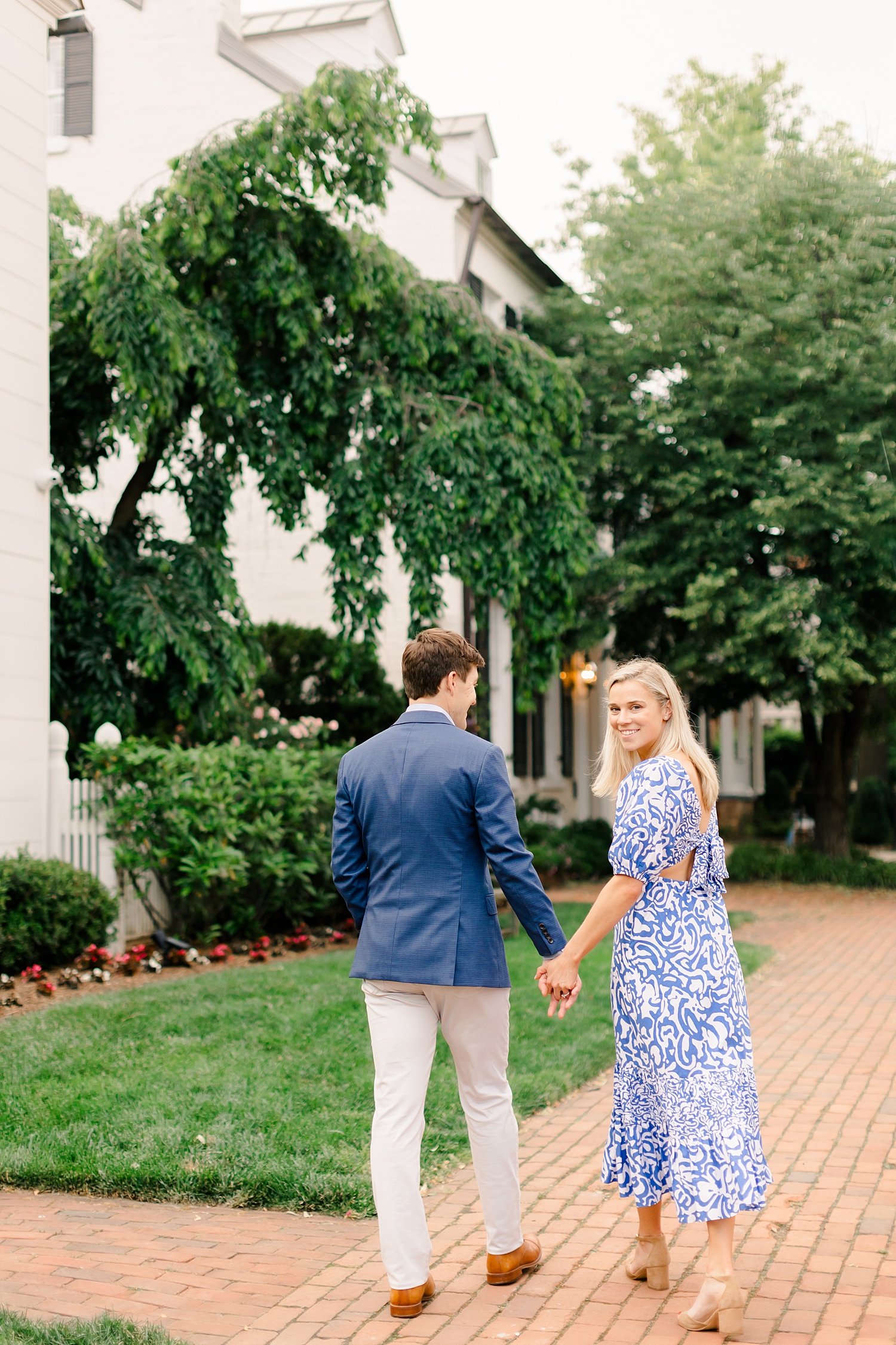 sarah-schmidt-photography-virginia-wedding-photographer-classic-old-town-alexandira-engagement-session_0022.jpg