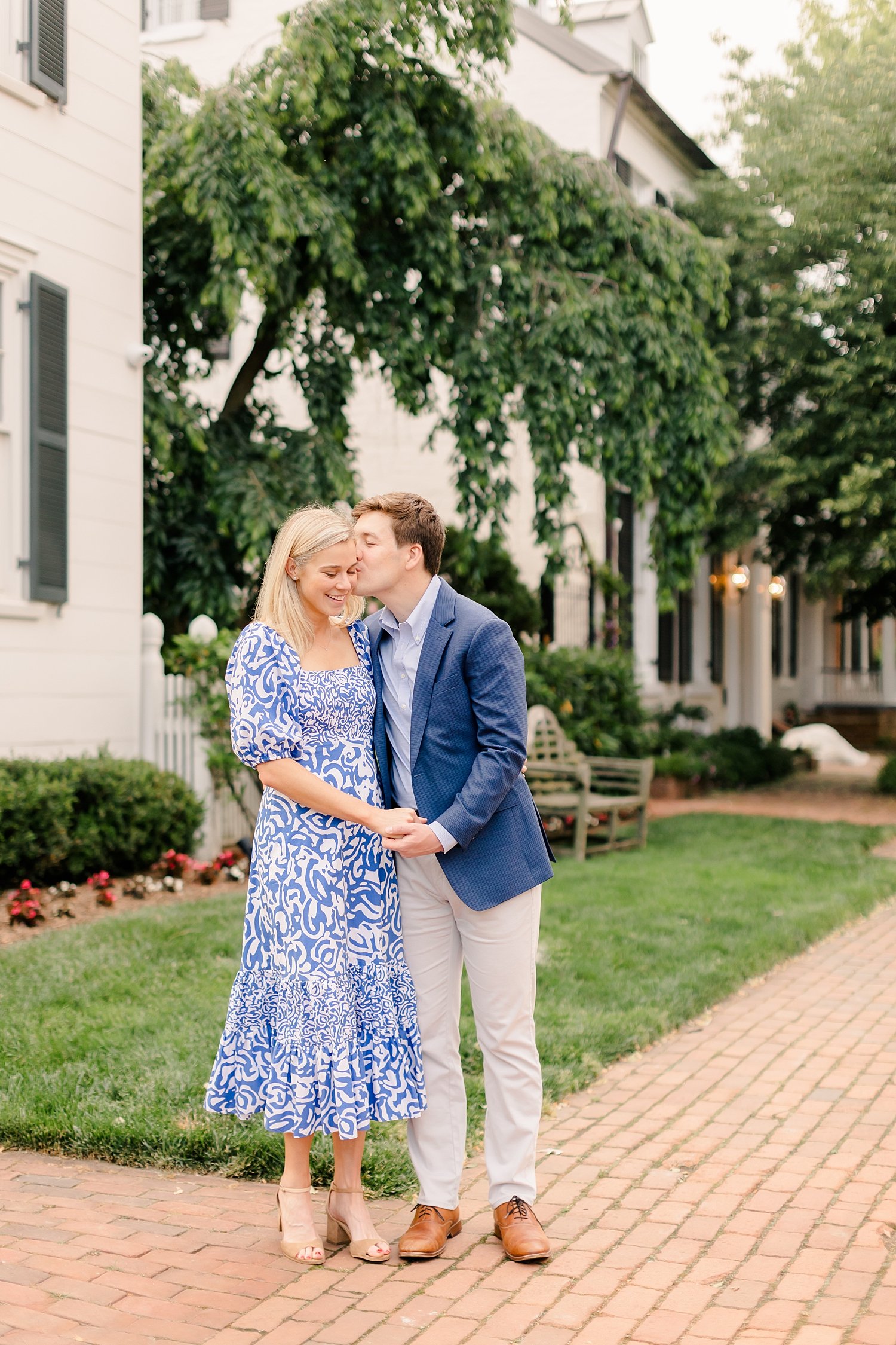 sarah-schmidt-photography-virginia-wedding-photographer-classic-old-town-alexandira-engagement-session_0021.jpg