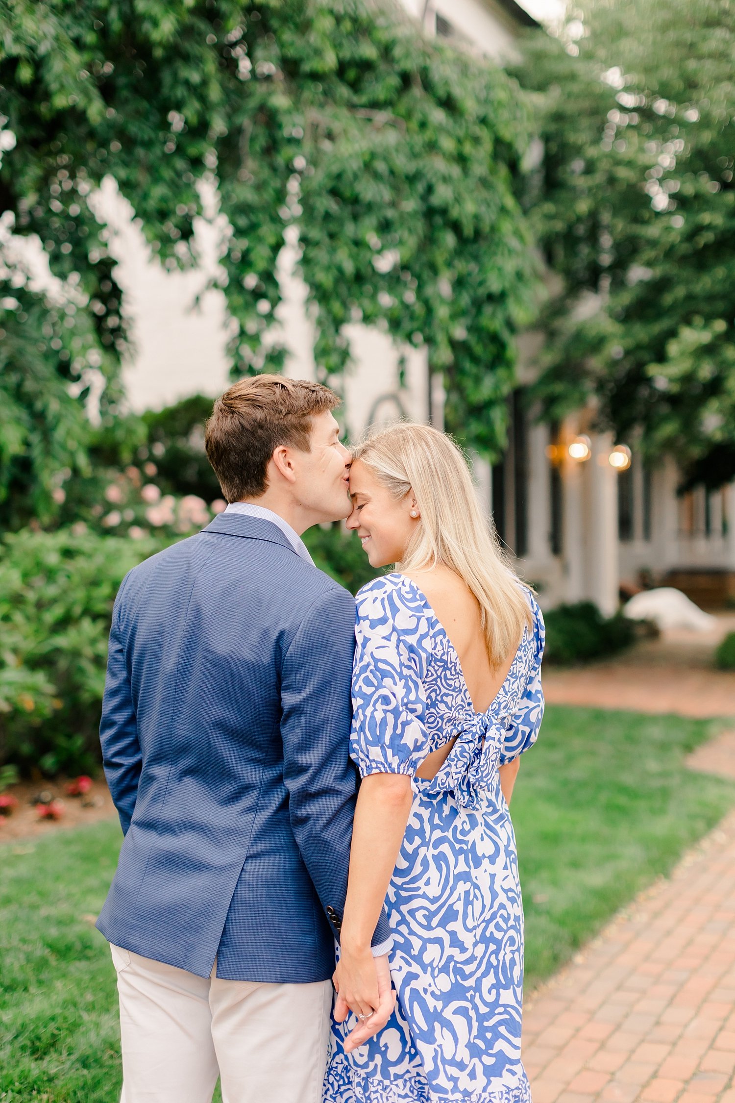 sarah-schmidt-photography-virginia-wedding-photographer-classic-old-town-alexandira-engagement-session_0023.jpg