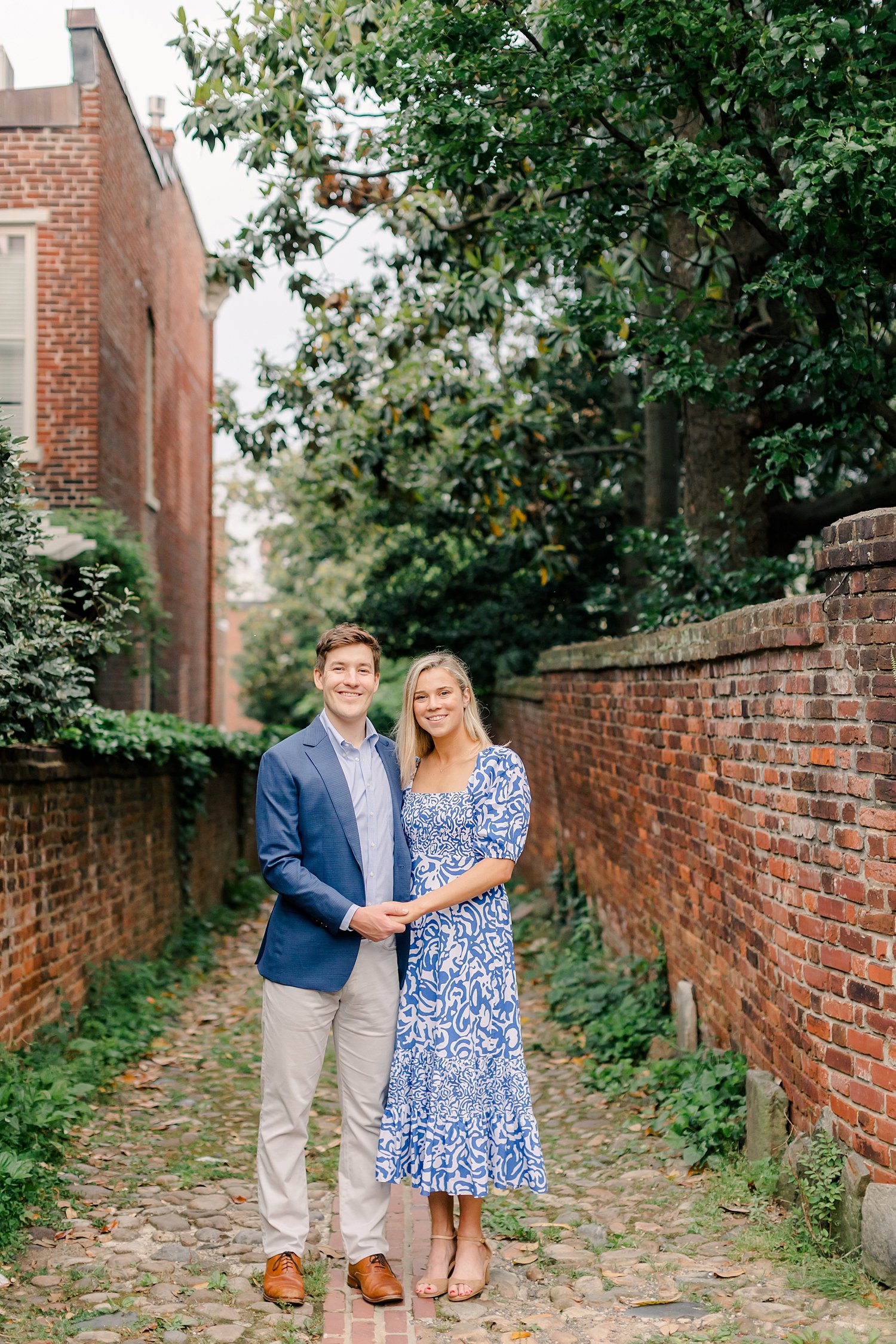 sarah-schmidt-photography-virginia-wedding-photographer-classic-old-town-alexandira-engagement-session_0030.jpg