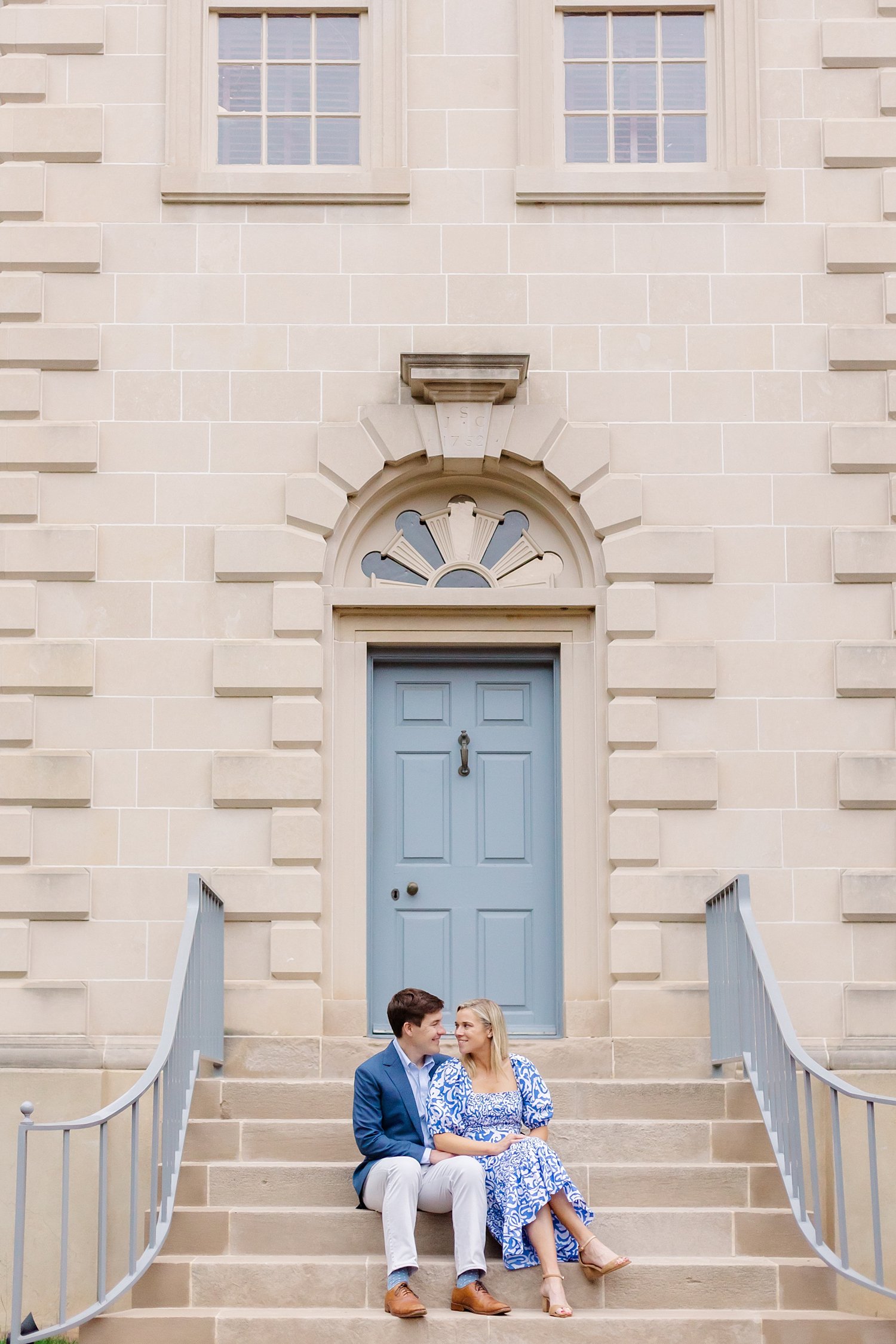 sarah-schmidt-photography-virginia-wedding-photographer-classic-old-town-alexandira-engagement-session_0037.jpg