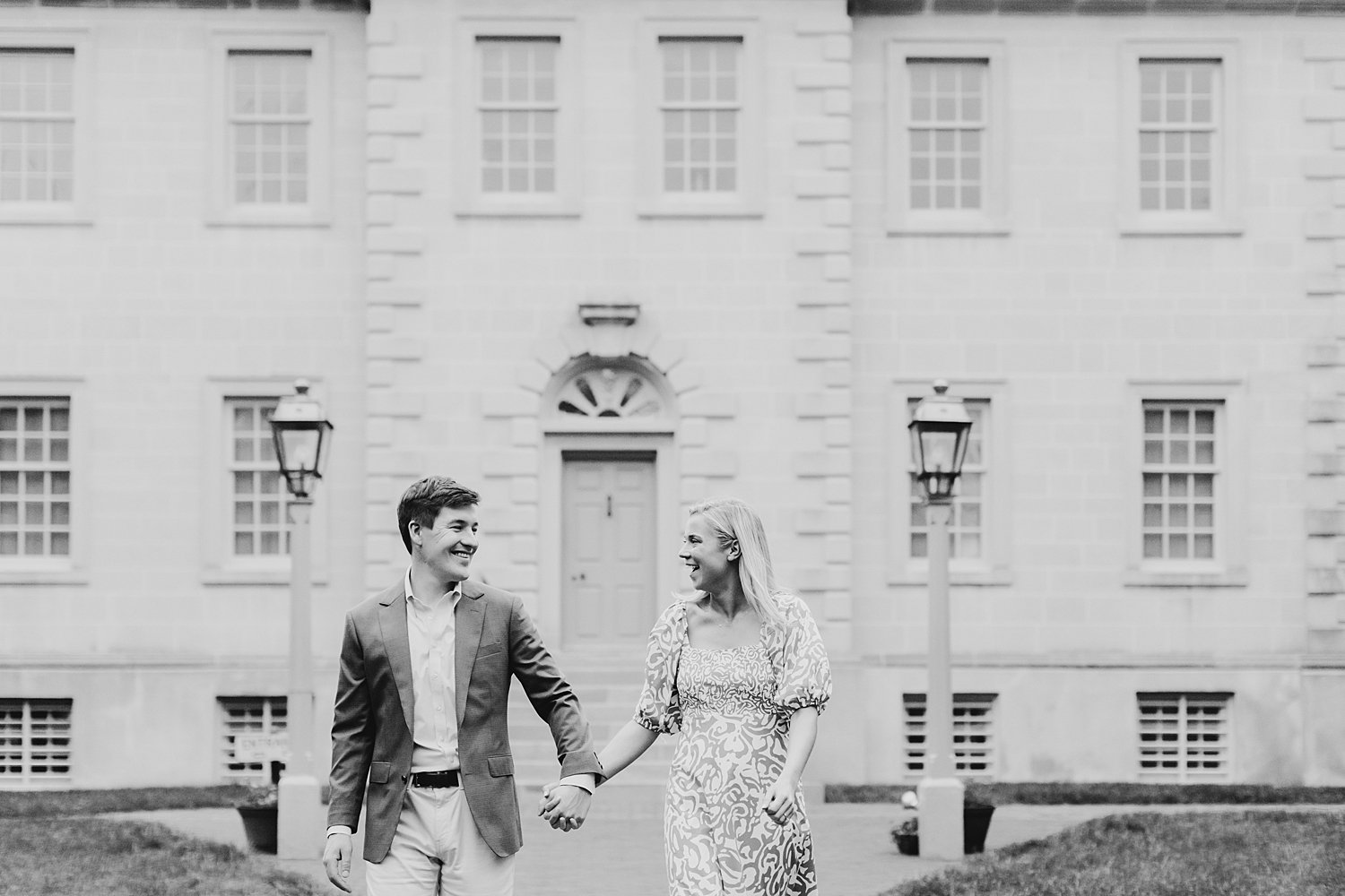 sarah-schmidt-photography-virginia-wedding-photographer-classic-old-town-alexandira-engagement-session_0041.jpg