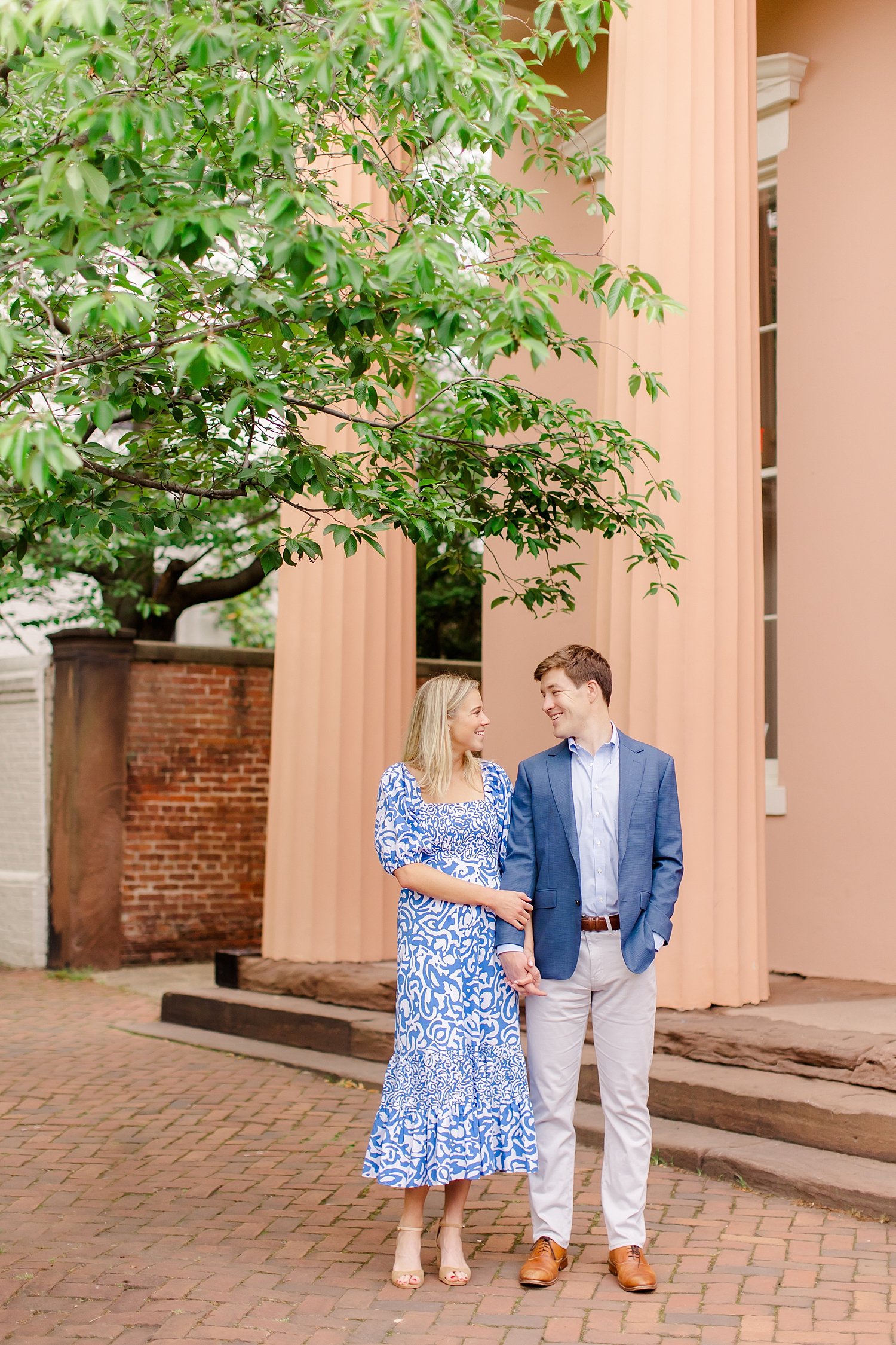 sarah-schmidt-photography-virginia-wedding-photographer-classic-old-town-alexandira-engagement-session_0007.jpg