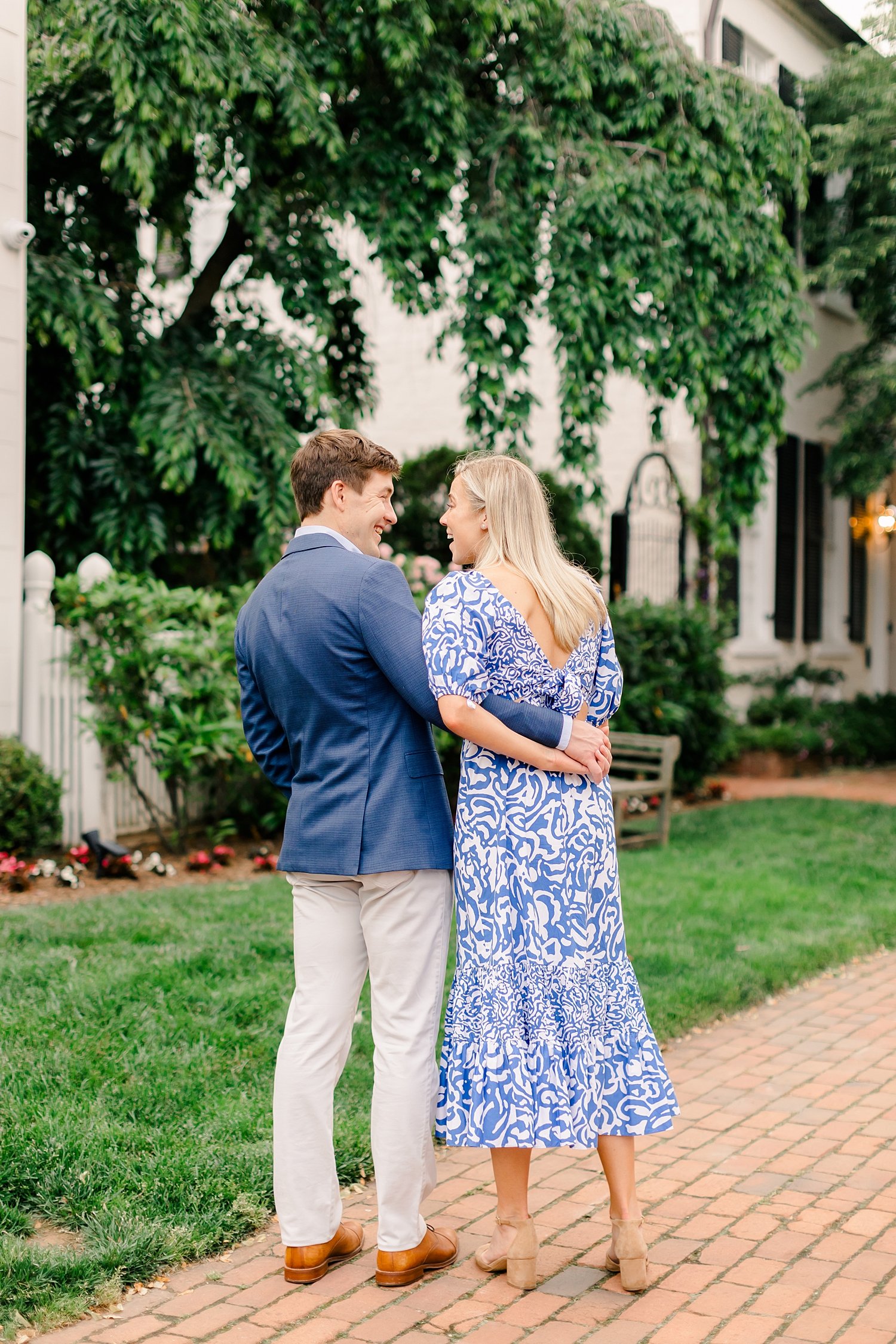 sarah-schmidt-photography-virginia-wedding-photographer-classic-old-town-alexandira-engagement-session_0024.jpg