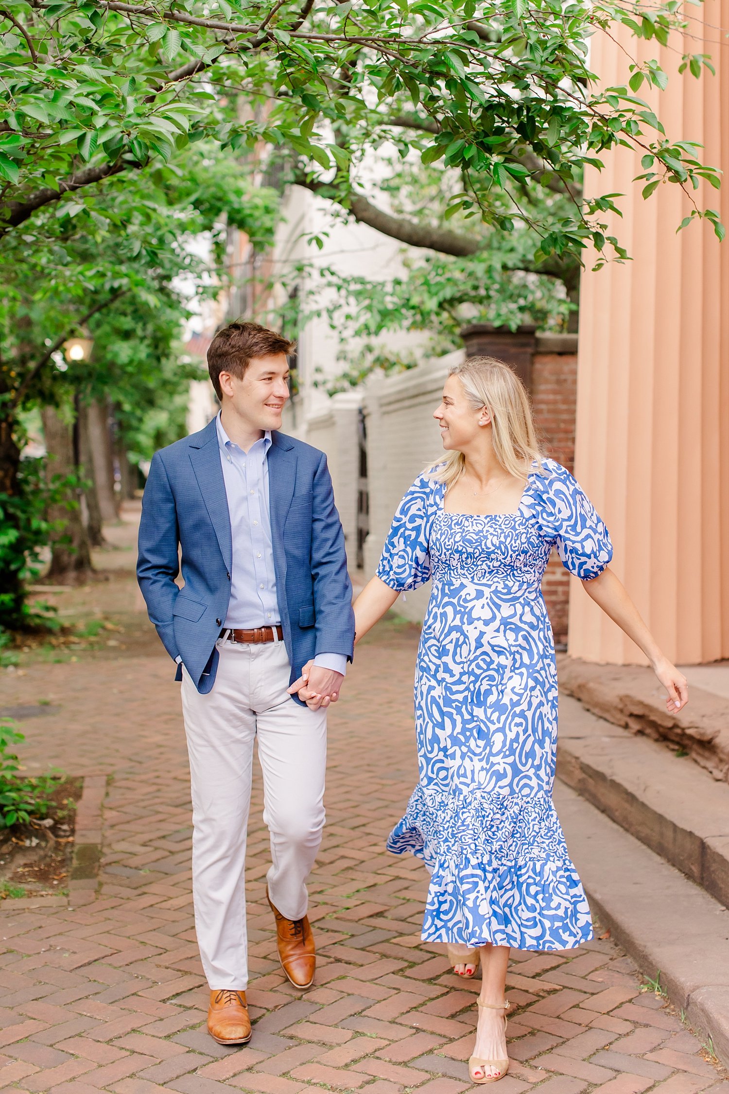 sarah-schmidt-photography-virginia-wedding-photographer-classic-old-town-alexandira-engagement-session_0004.jpg