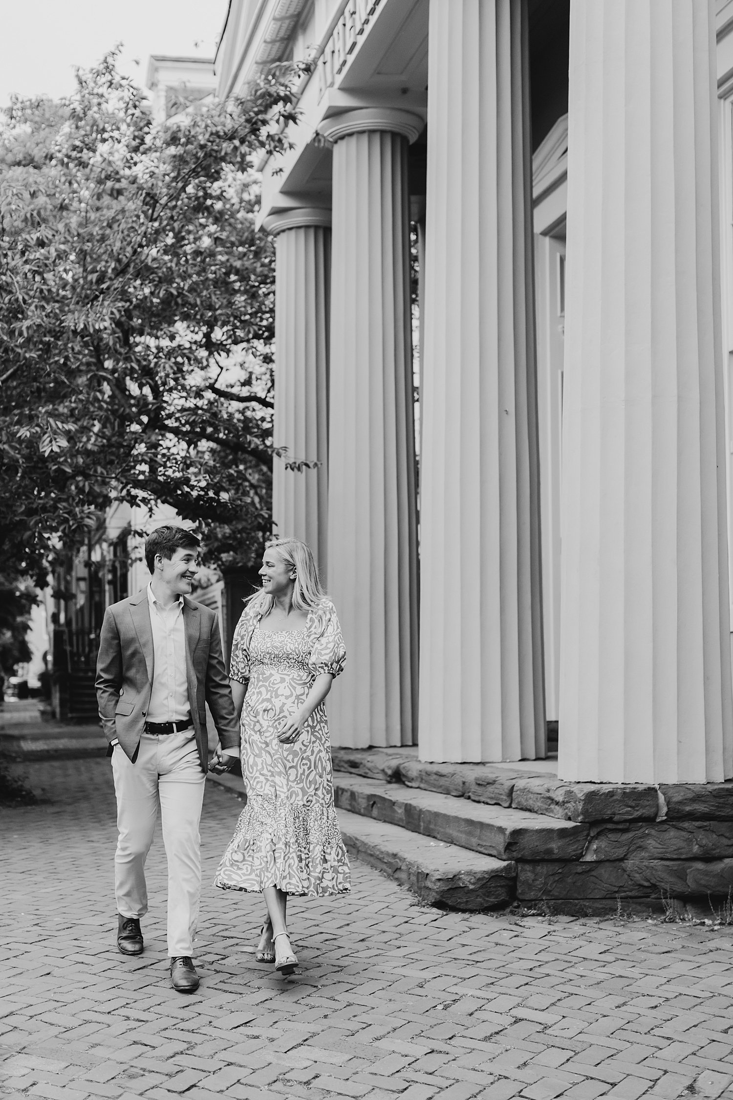 sarah-schmidt-photography-virginia-wedding-photographer-classic-old-town-alexandira-engagement-session_0005.jpg