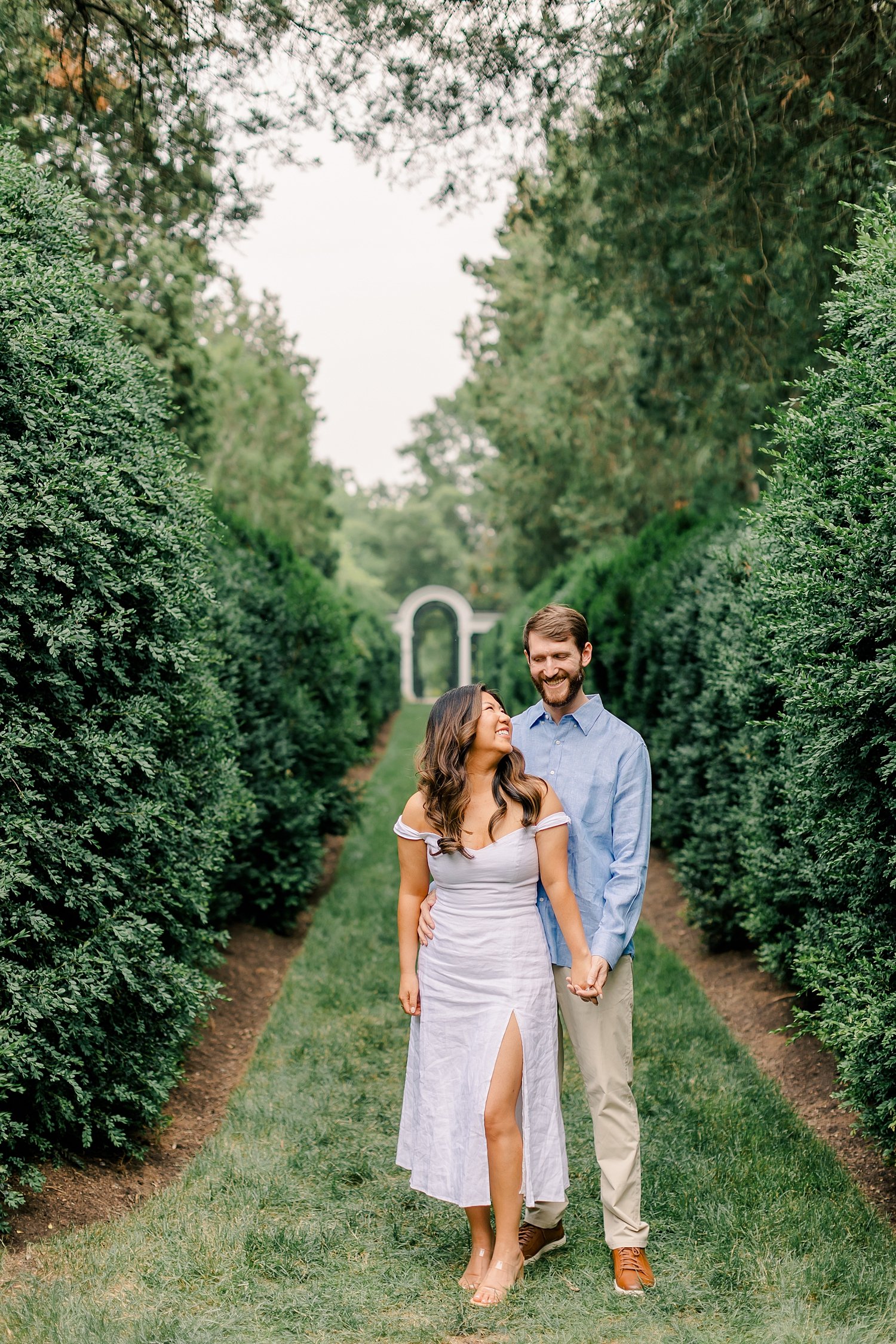 sarah-schmidt-photography-virginia-wedding-photographer-oatlands-historic-house-and-gardens-engagement-sessionn_0010.jpg