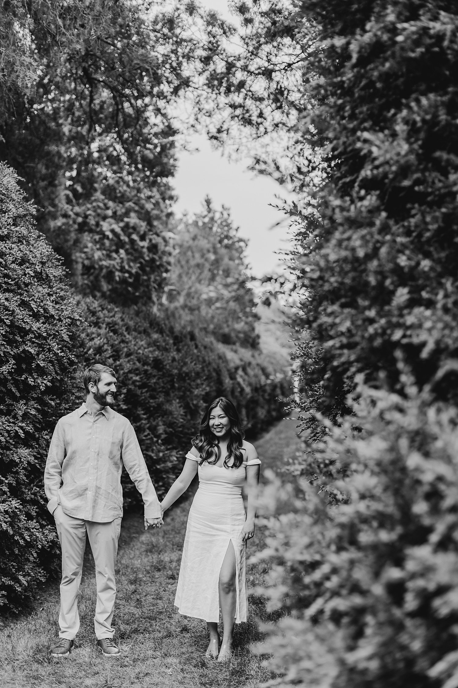 sarah-schmidt-photography-virginia-wedding-photographer-oatlands-historic-house-and-gardens-engagement-sessionn_0014.jpg