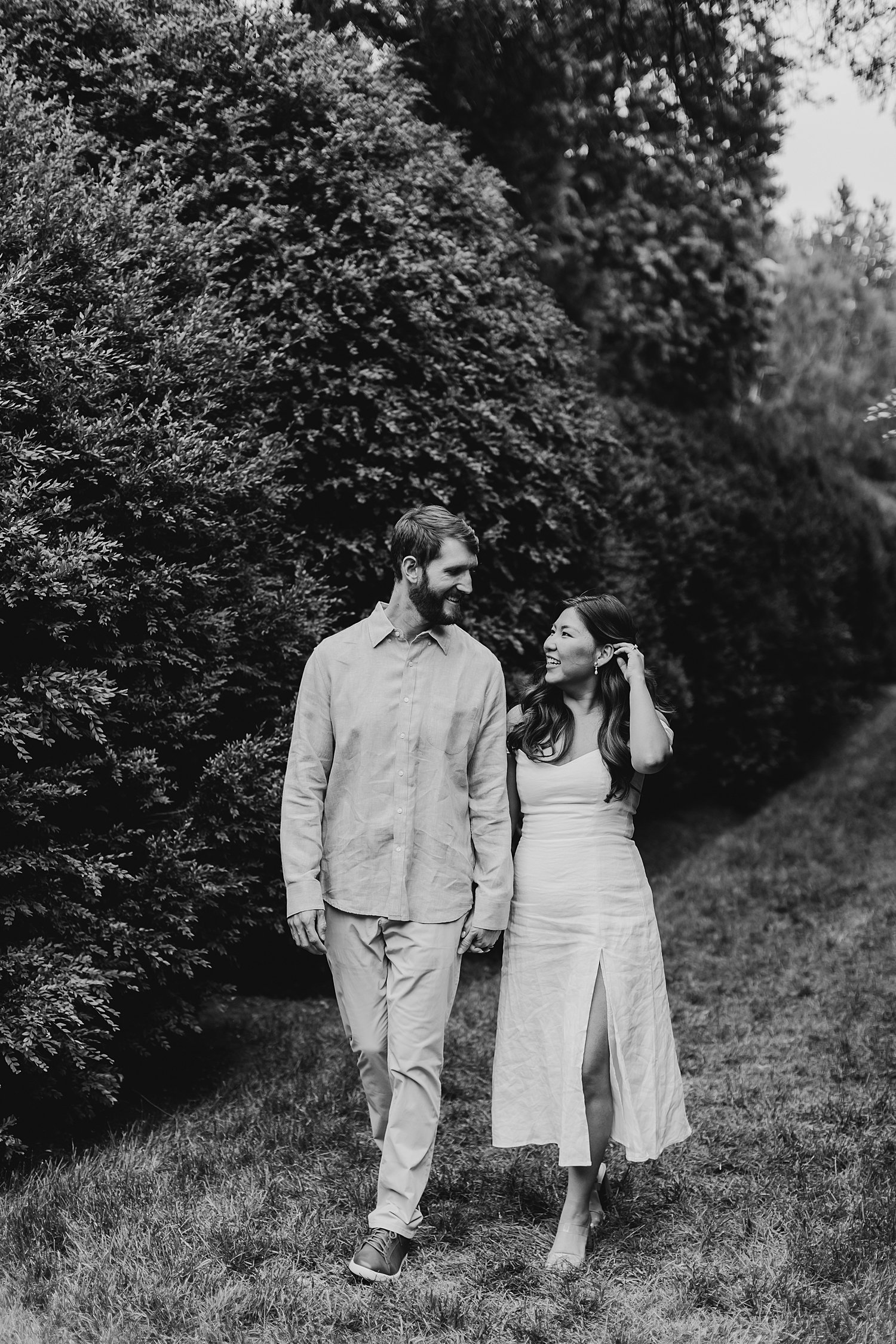 sarah-schmidt-photography-virginia-wedding-photographer-oatlands-historic-house-and-gardens-engagement-sessionn_0018.jpg