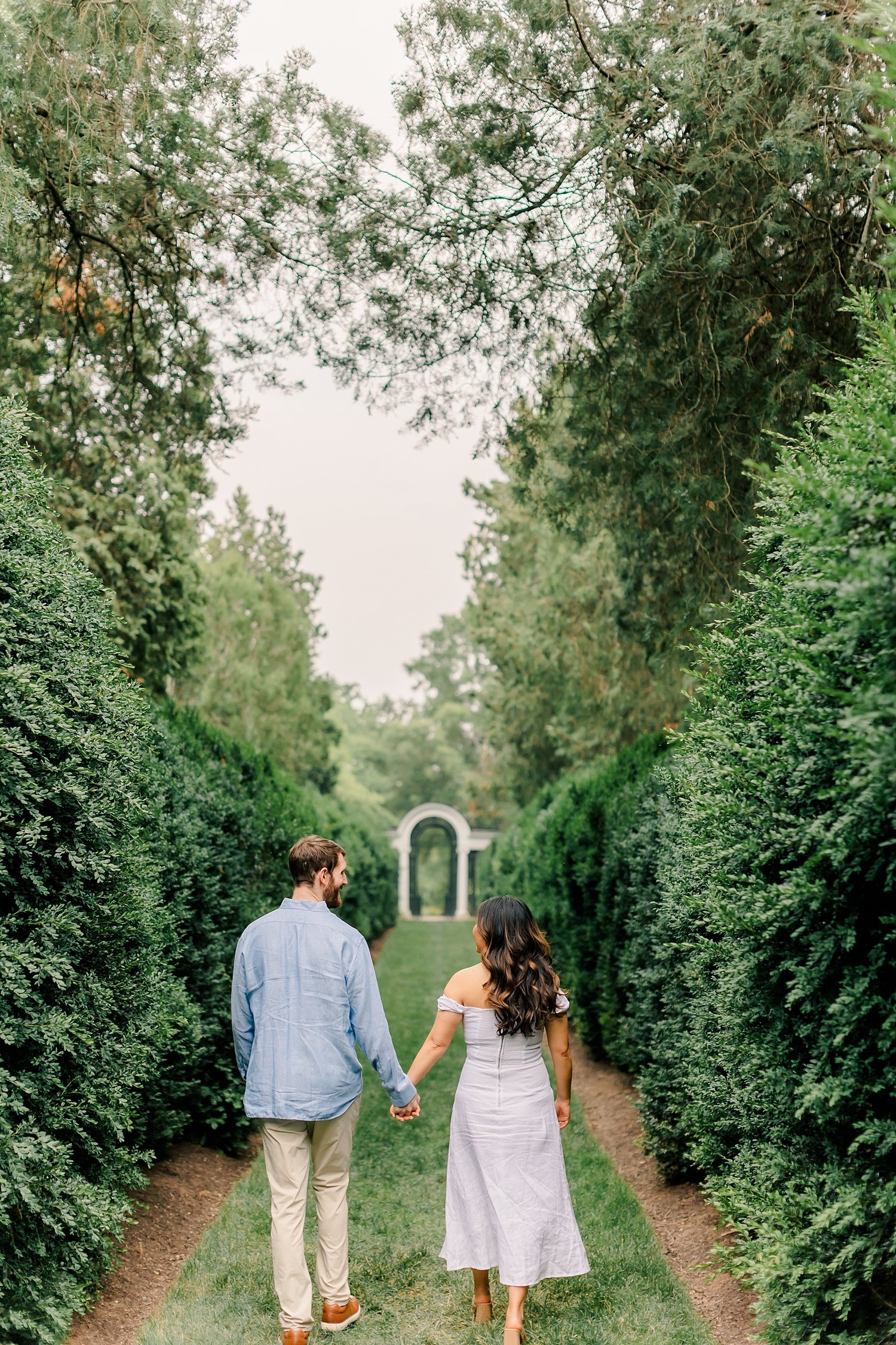 sarah-schmidt-photography-virginia-wedding-photographer-oatlands-historic-house-and-gardens-engagement-sessionn_0017.jpg