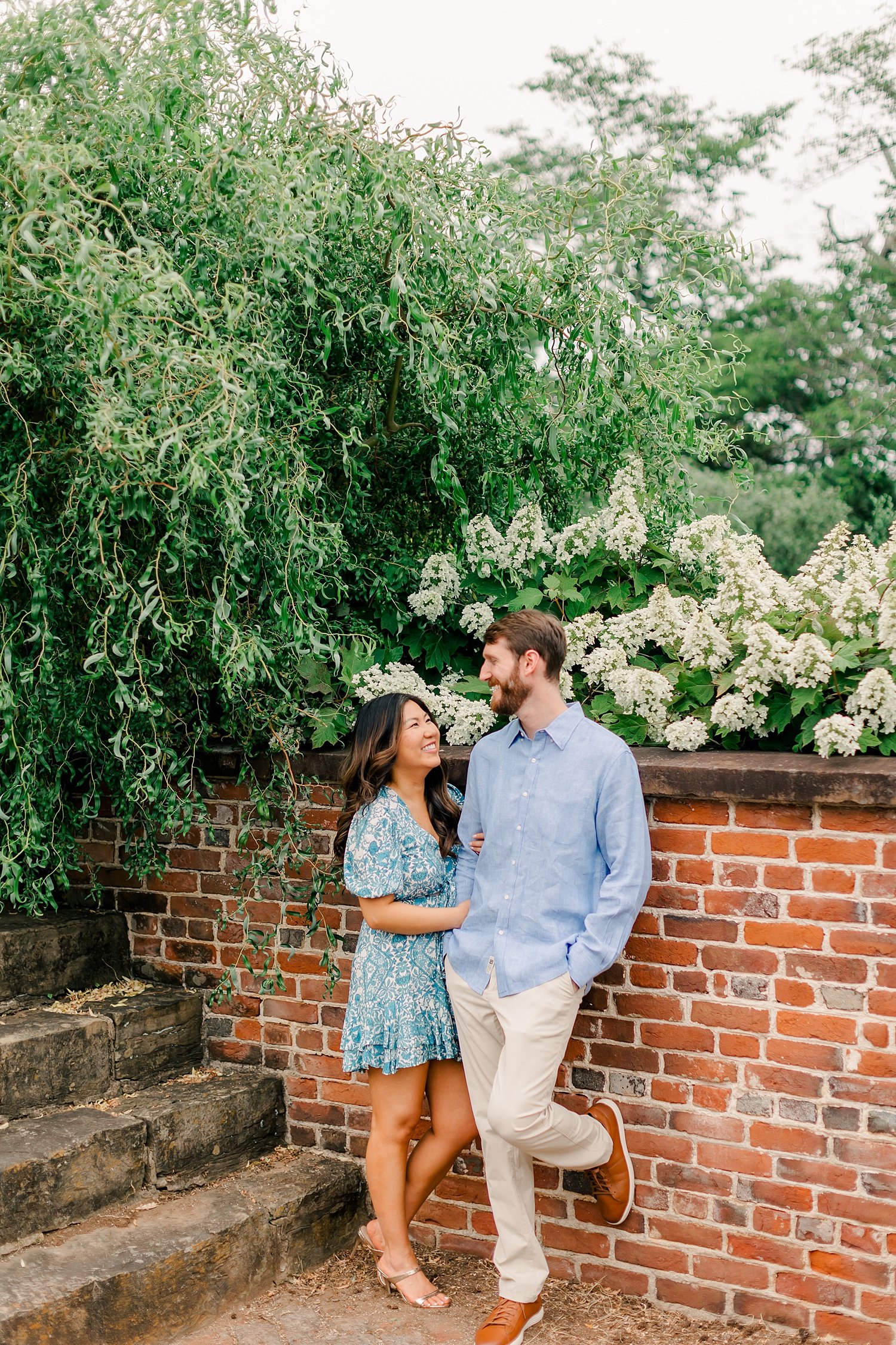 sarah-schmidt-photography-virginia-wedding-photographer-oatlands-historic-house-and-gardens-engagement-sessionn_0036.jpg