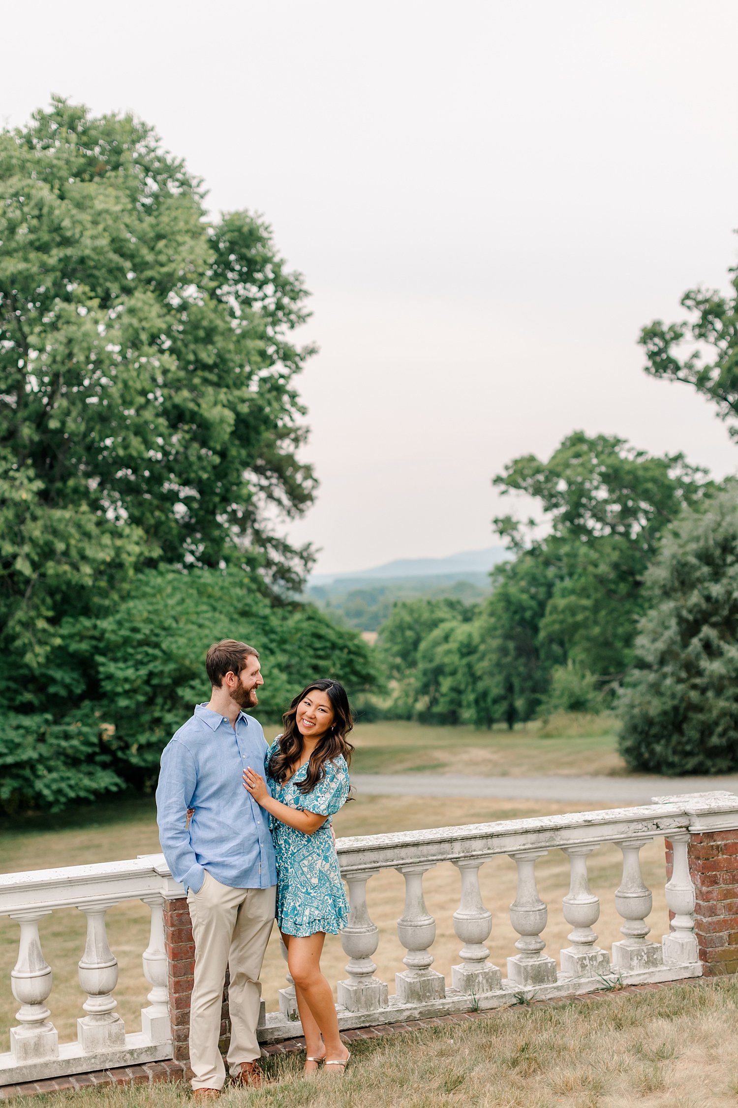 sarah-schmidt-photography-virginia-wedding-photographer-oatlands-historic-house-and-gardens-engagement-sessionn_0054.jpg